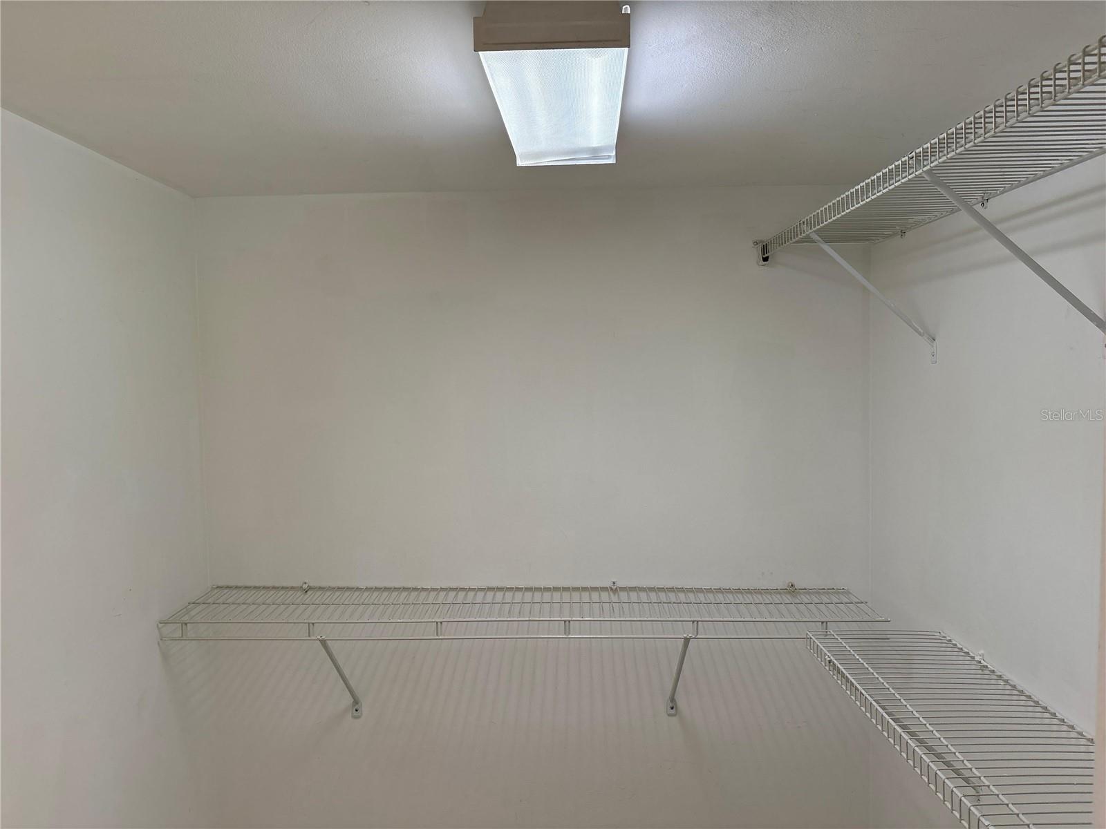 LAKESIDE CROSSING CONDO - Residential Lease