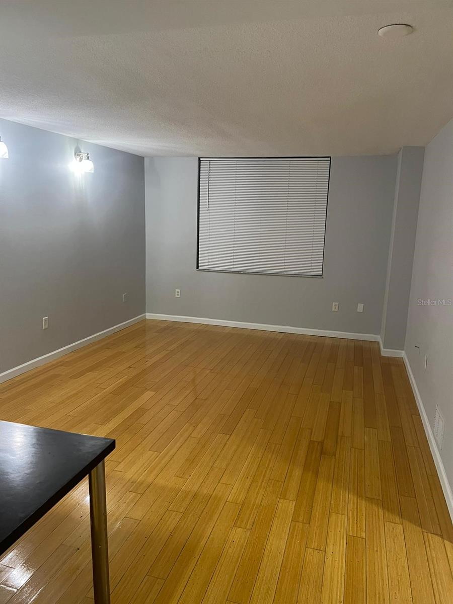 LAKESIDE CROSSING CONDO - Residential Lease