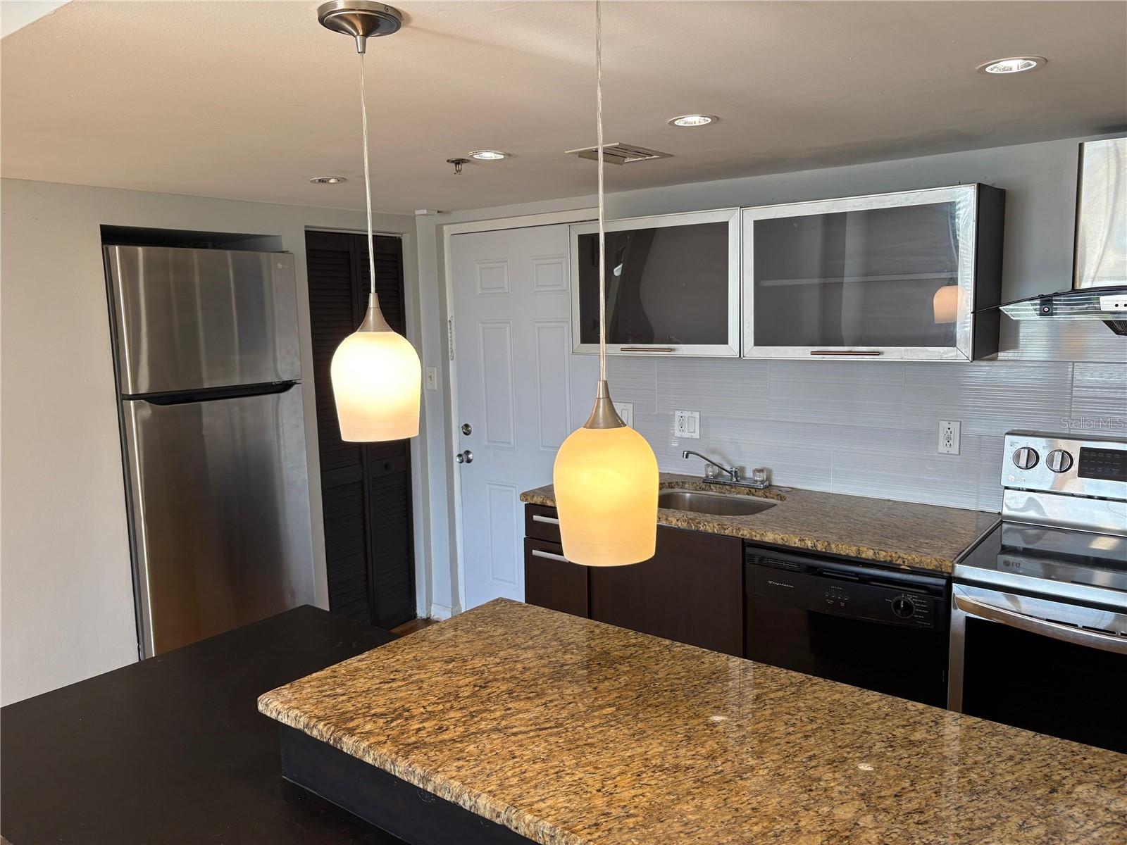 LAKESIDE CROSSING CONDO - Residential Lease