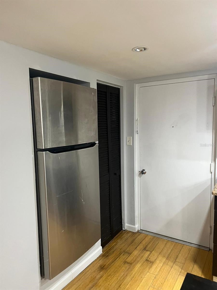 LAKESIDE CROSSING CONDO - Residential Lease
