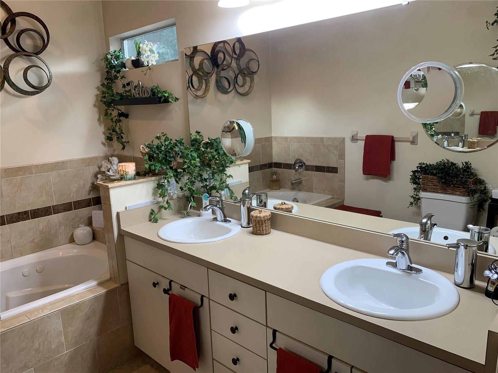 STRAWBERRY FIELDS - Residential