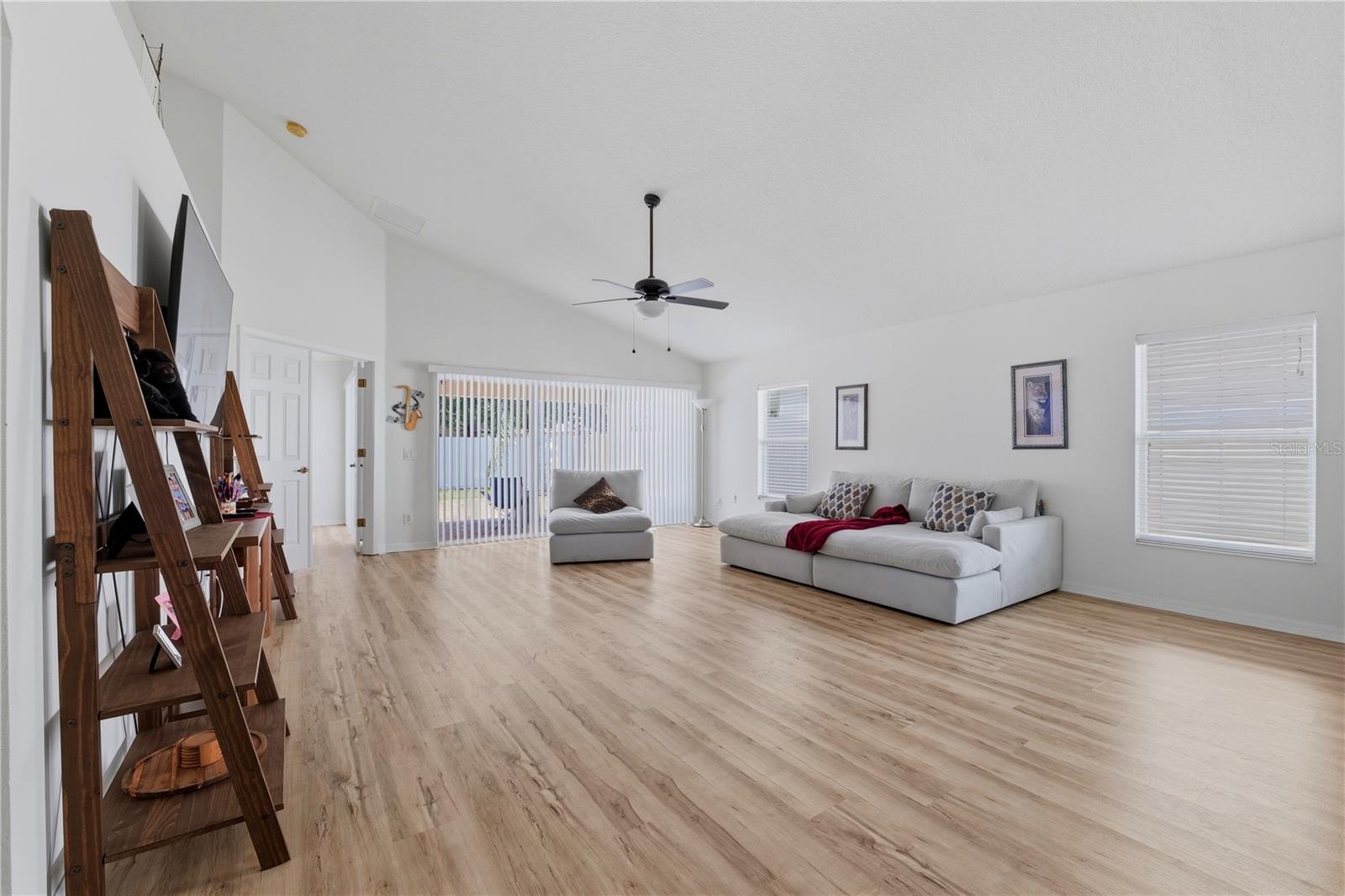 LAKESHORE RANCH PH I - Residential