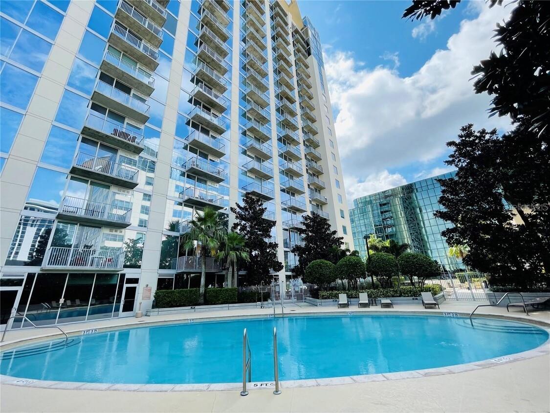 SOLAIRE/THE PLAZA CONDO BLDG - Residential