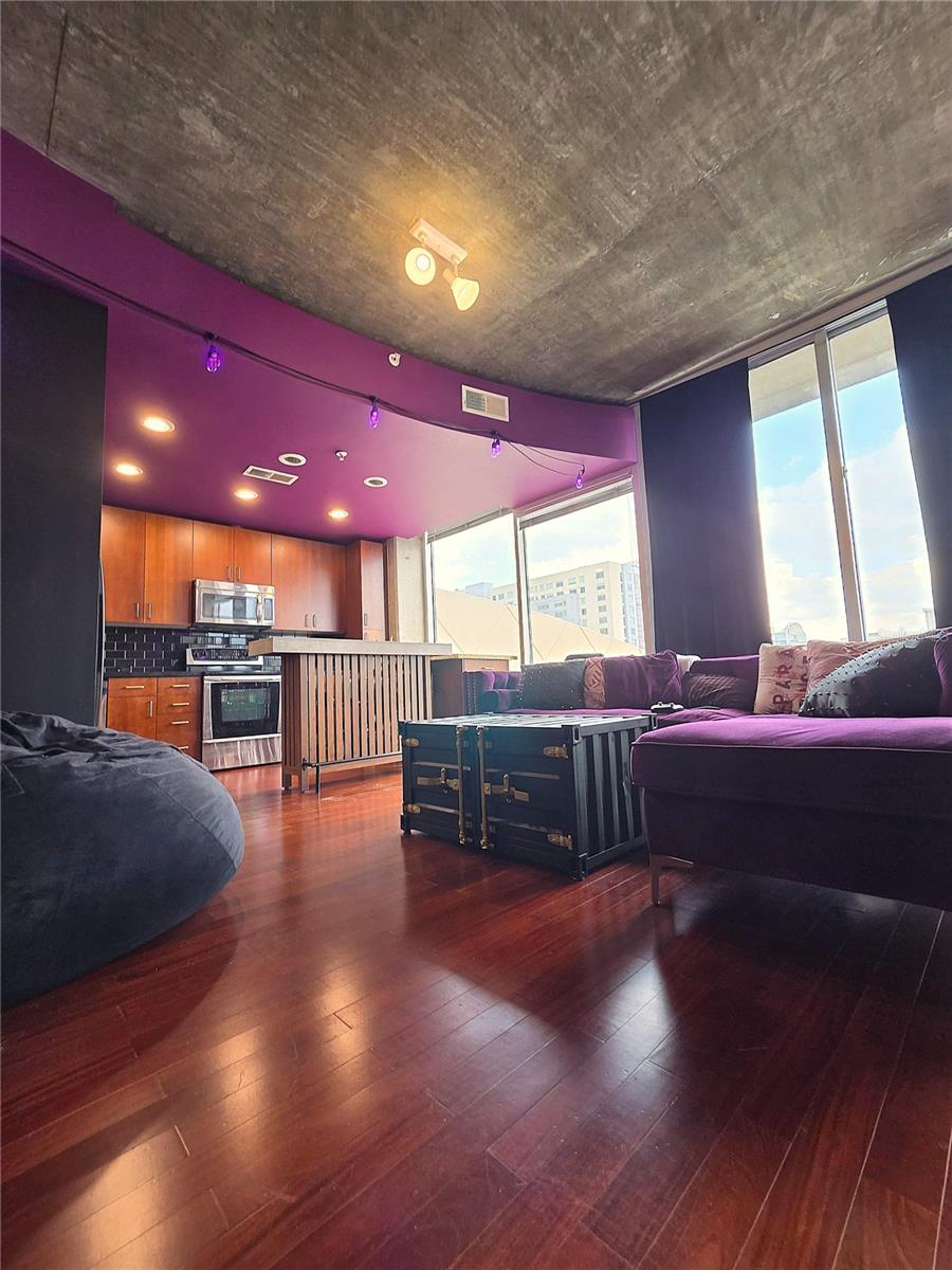SOLAIRE/THE PLAZA CONDO BLDG - Residential