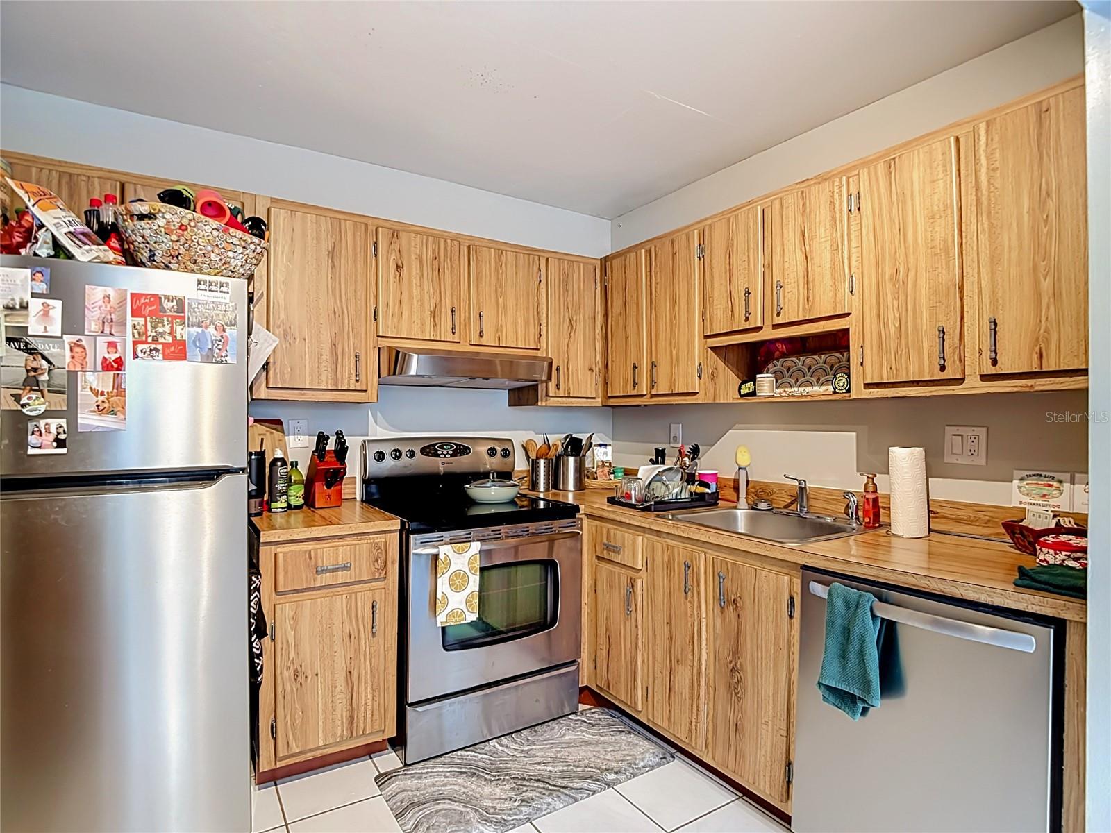 RAINTREE VILLAGE CONDO N - Residential