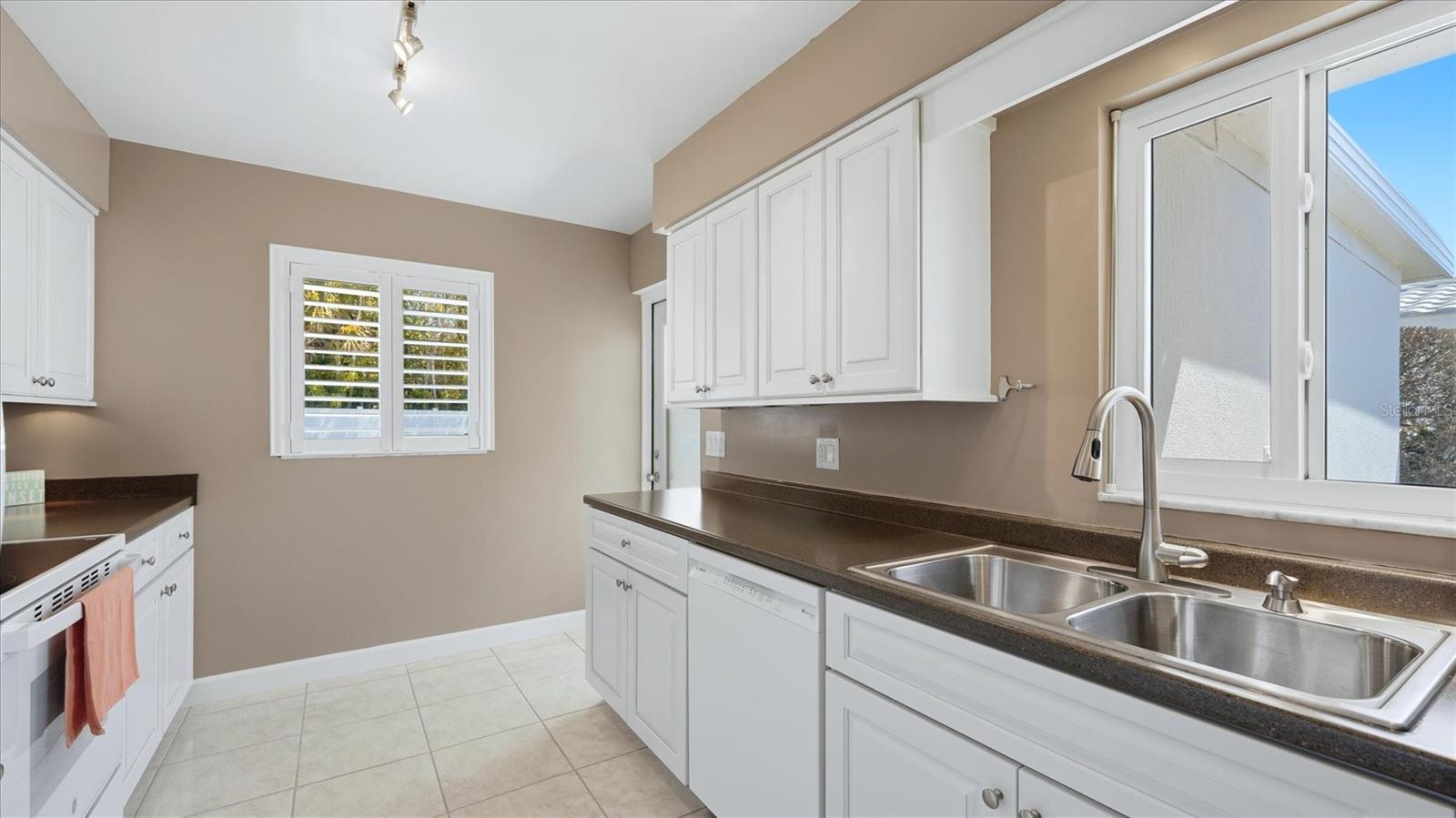 FAIRWINDS VILLAGE - Residential