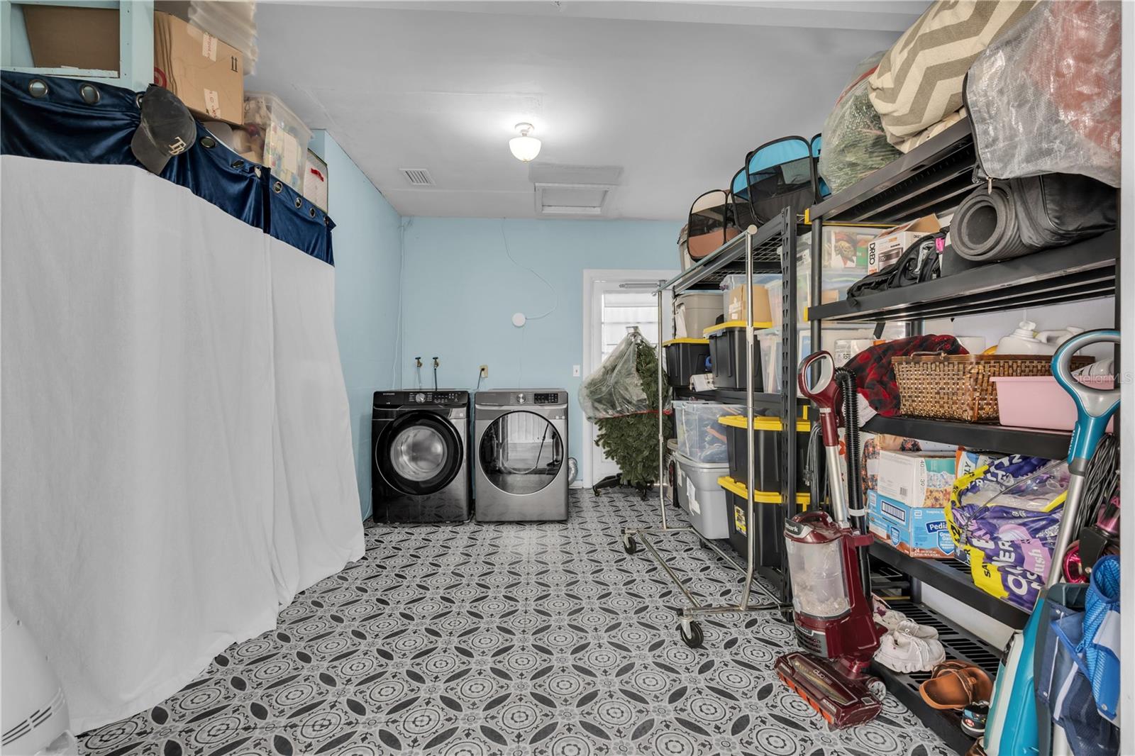 CARROLLWOOD SUB UNIT 1 - Residential