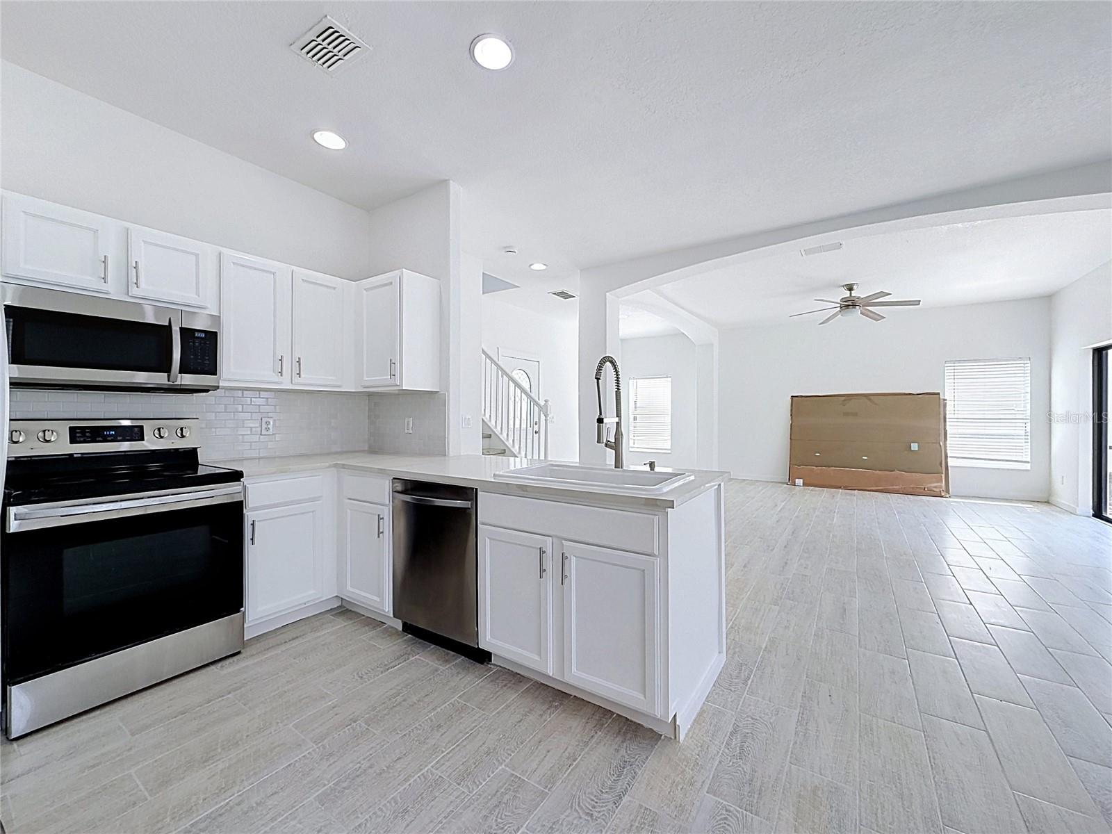HIGH GROVE UNIT 01 LT 01 PB 50 PG 19-20 - Residential