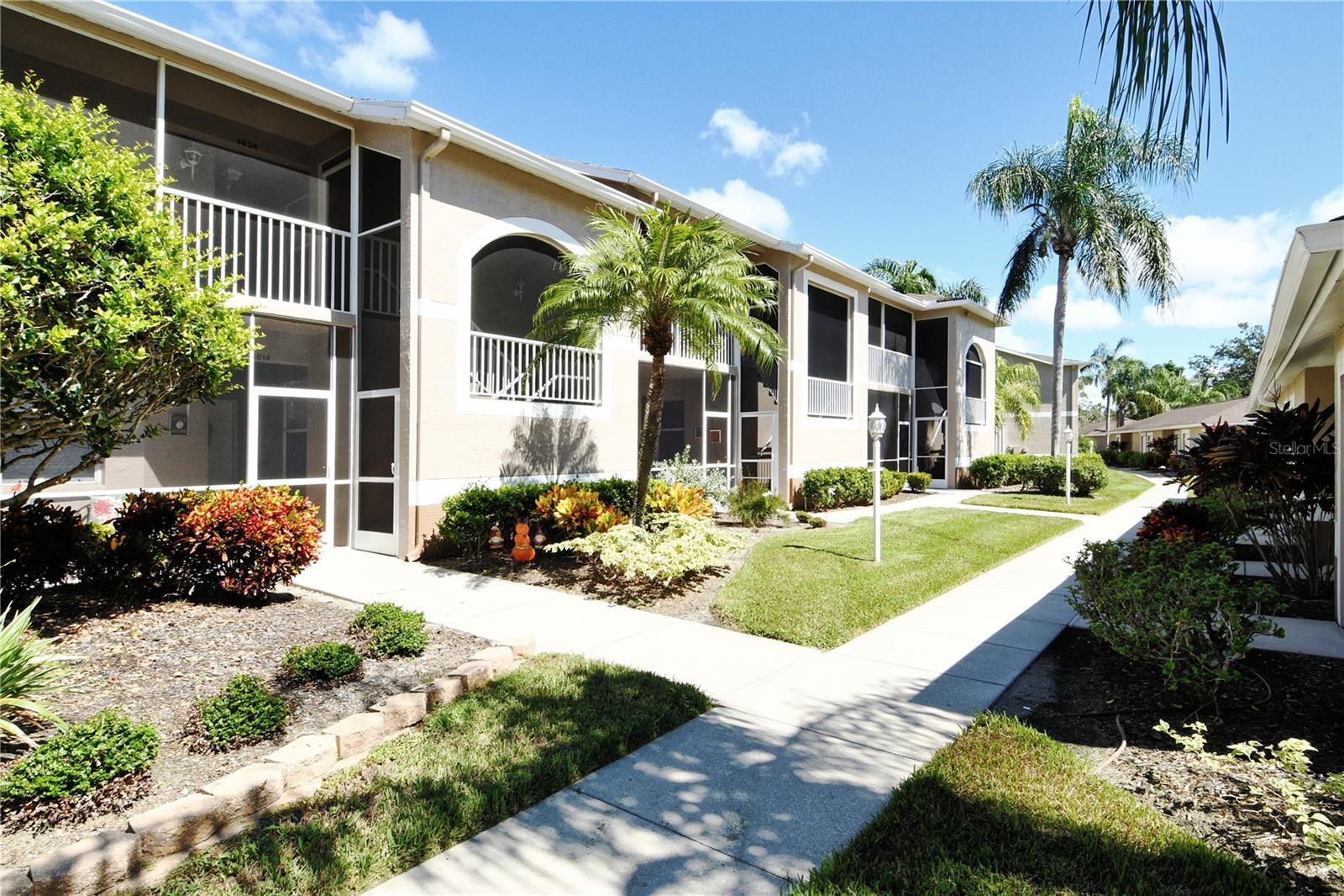 HERITAGE OAKS GOLF & COUNTRY CLUB - Residential