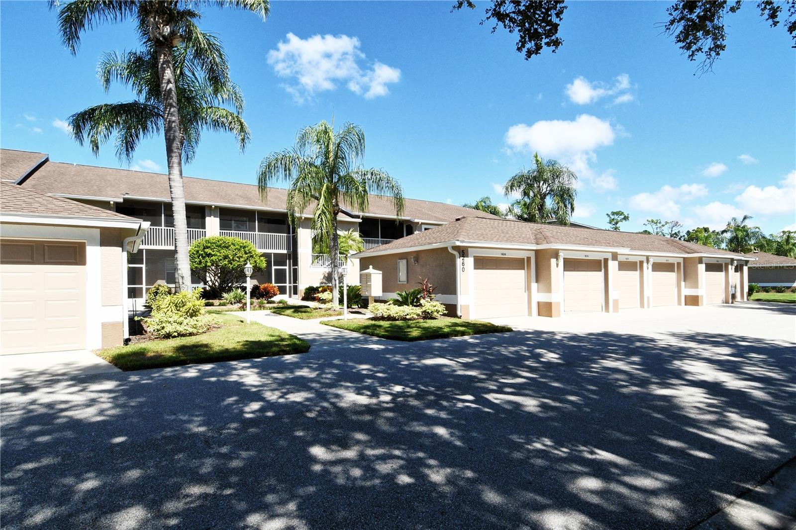 HERITAGE OAKS GOLF & COUNTRY CLUB - Residential