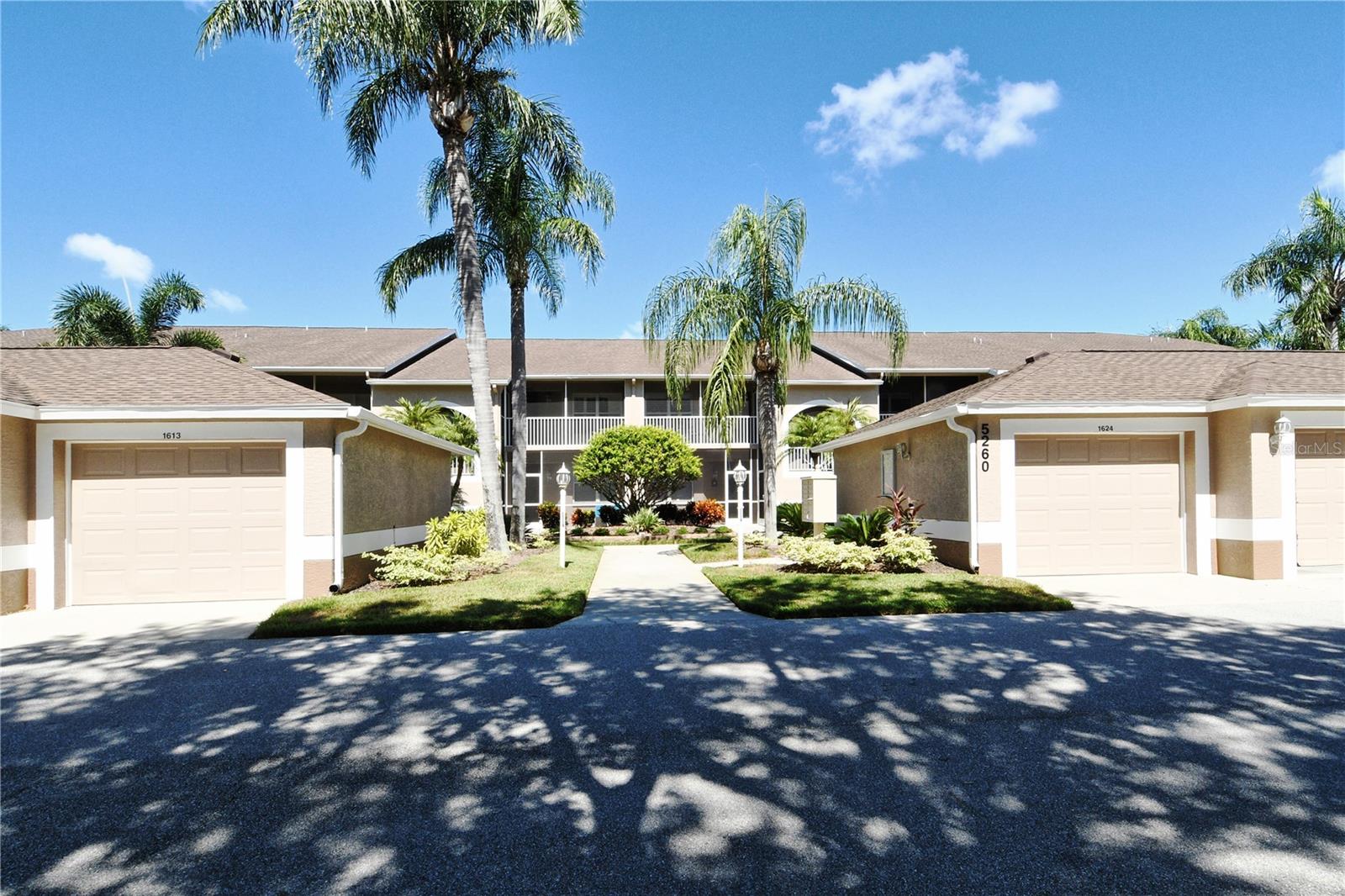 HERITAGE OAKS GOLF & COUNTRY CLUB - Residential