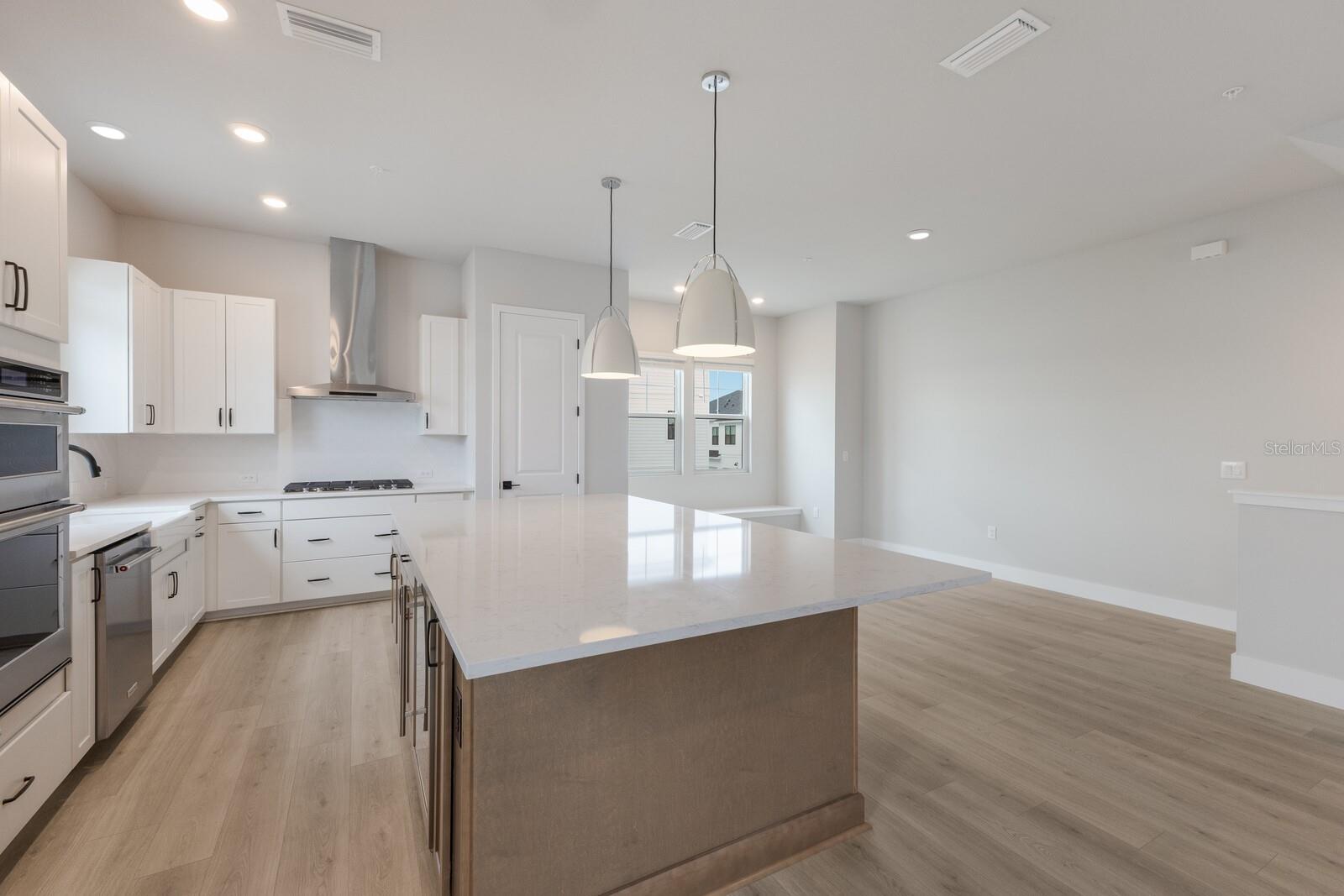EMERALD LANDING AT WATERSIDE - Residential Lease
