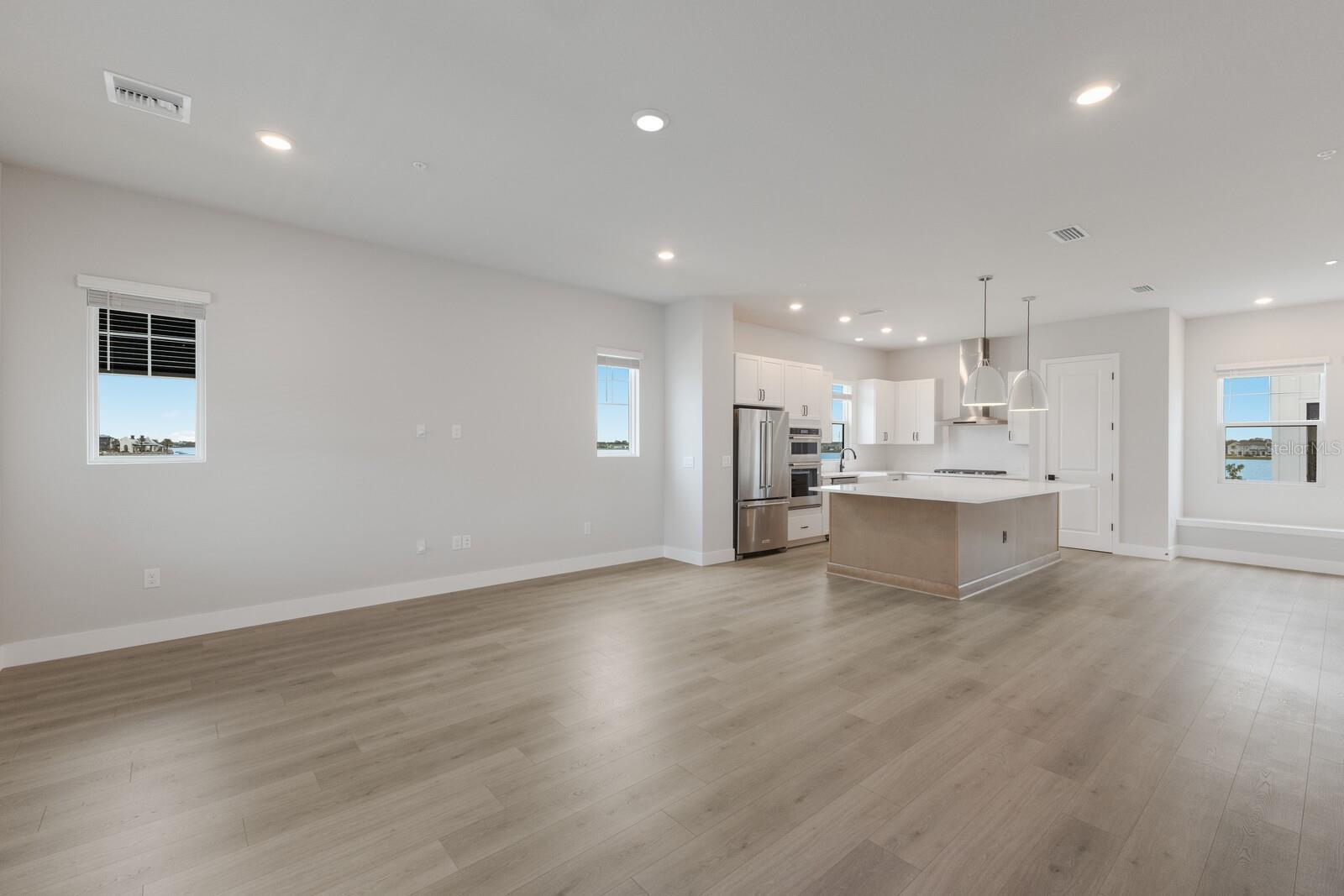 EMERALD LANDING AT WATERSIDE - Residential Lease
