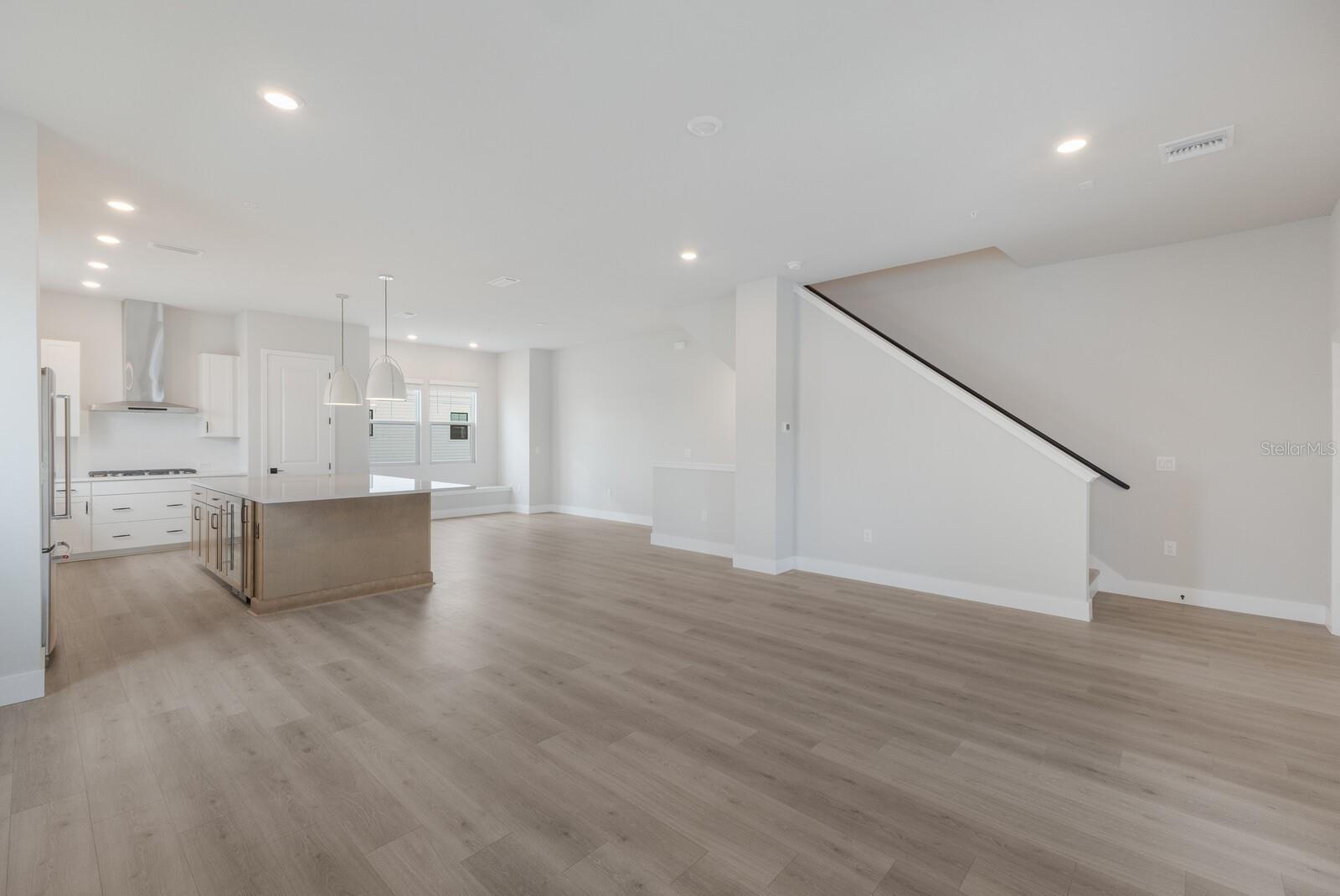 EMERALD LANDING AT WATERSIDE - Residential Lease