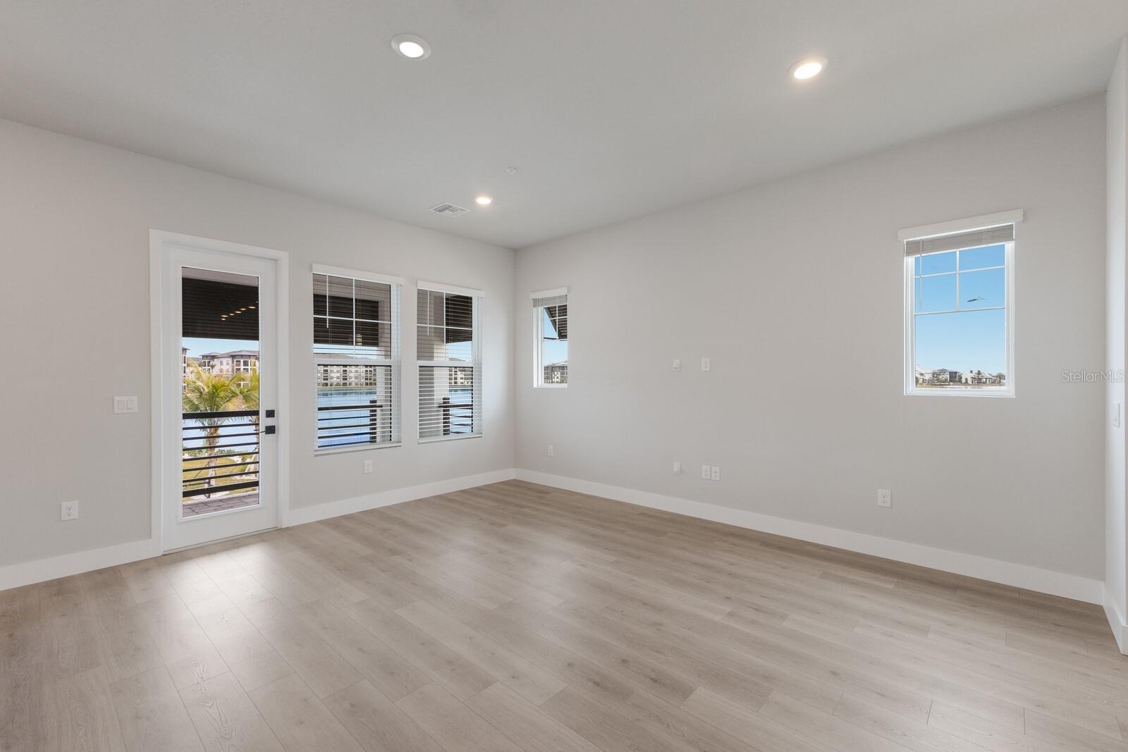 EMERALD LANDING AT WATERSIDE - Residential Lease