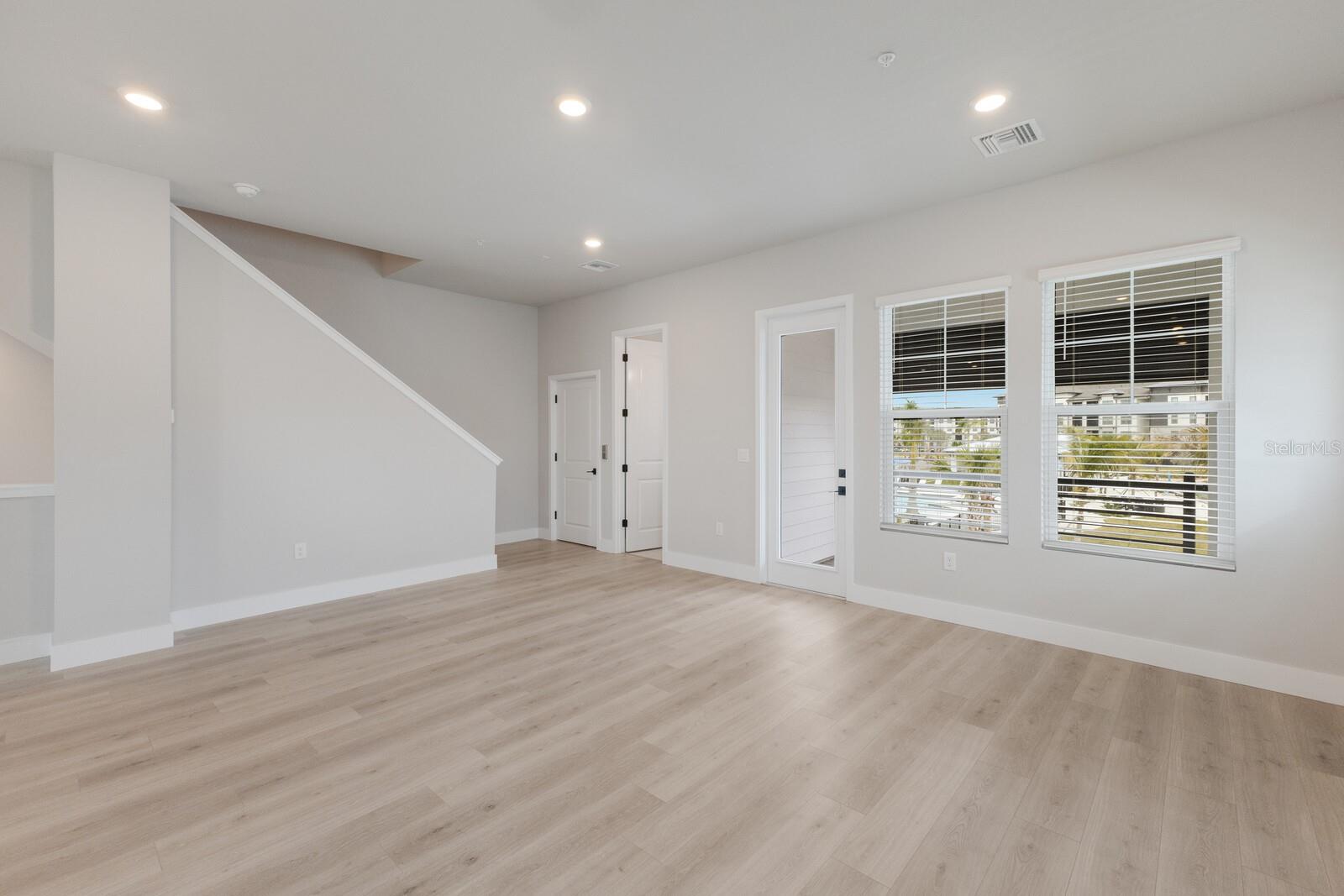 EMERALD LANDING AT WATERSIDE - Residential Lease