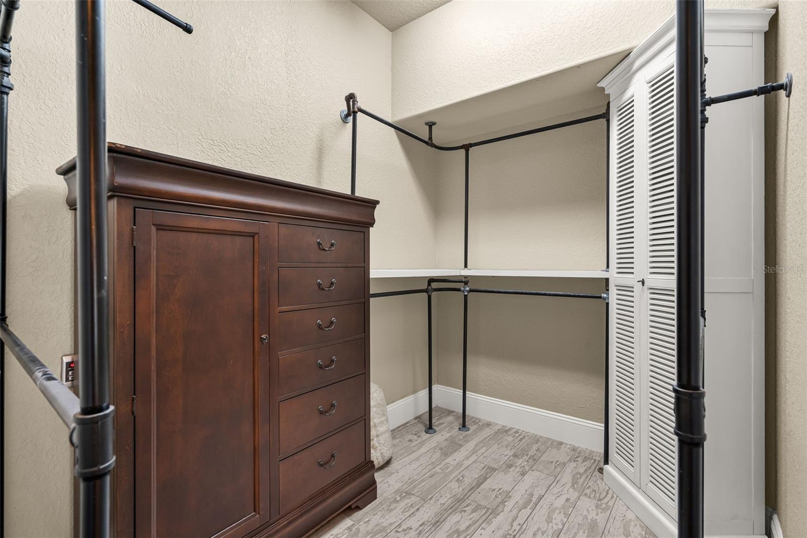 37H | FISH HAWK TRAILS UNITS 1 AND 2 - Residential