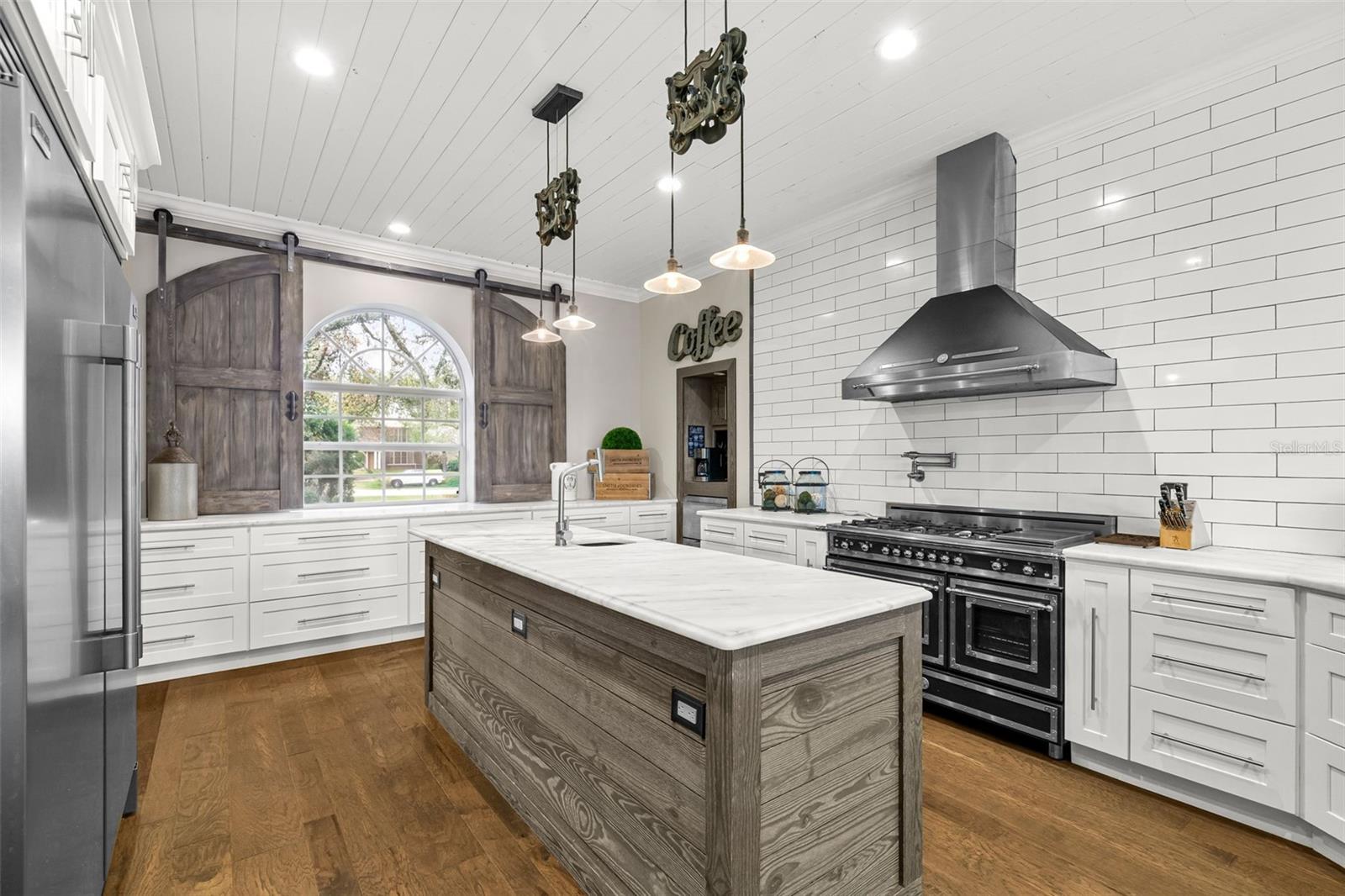 37H | FISH HAWK TRAILS UNITS 1 AND 2 - Residential