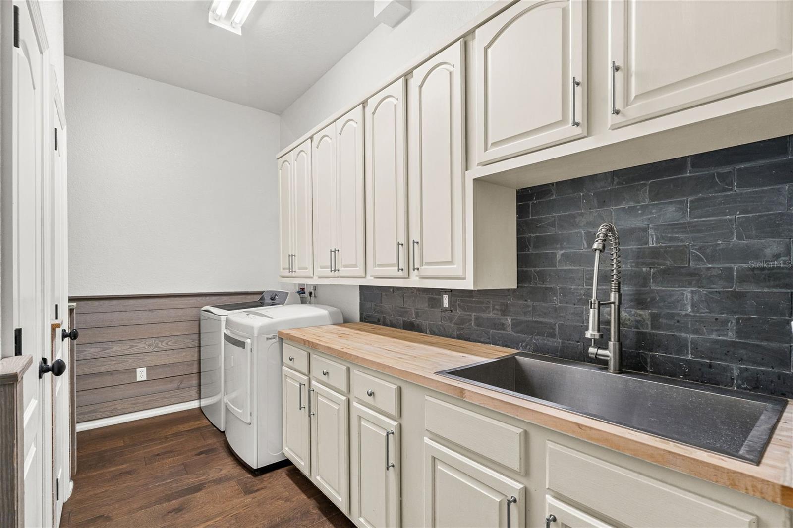 37H | FISH HAWK TRAILS UNITS 1 AND 2 - Residential