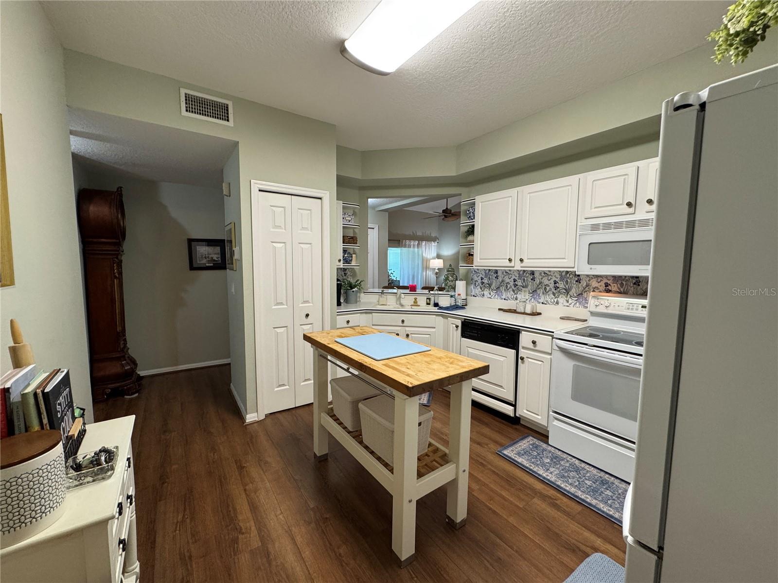 GALLERY/RIDGEWOOD LAKES - Residential