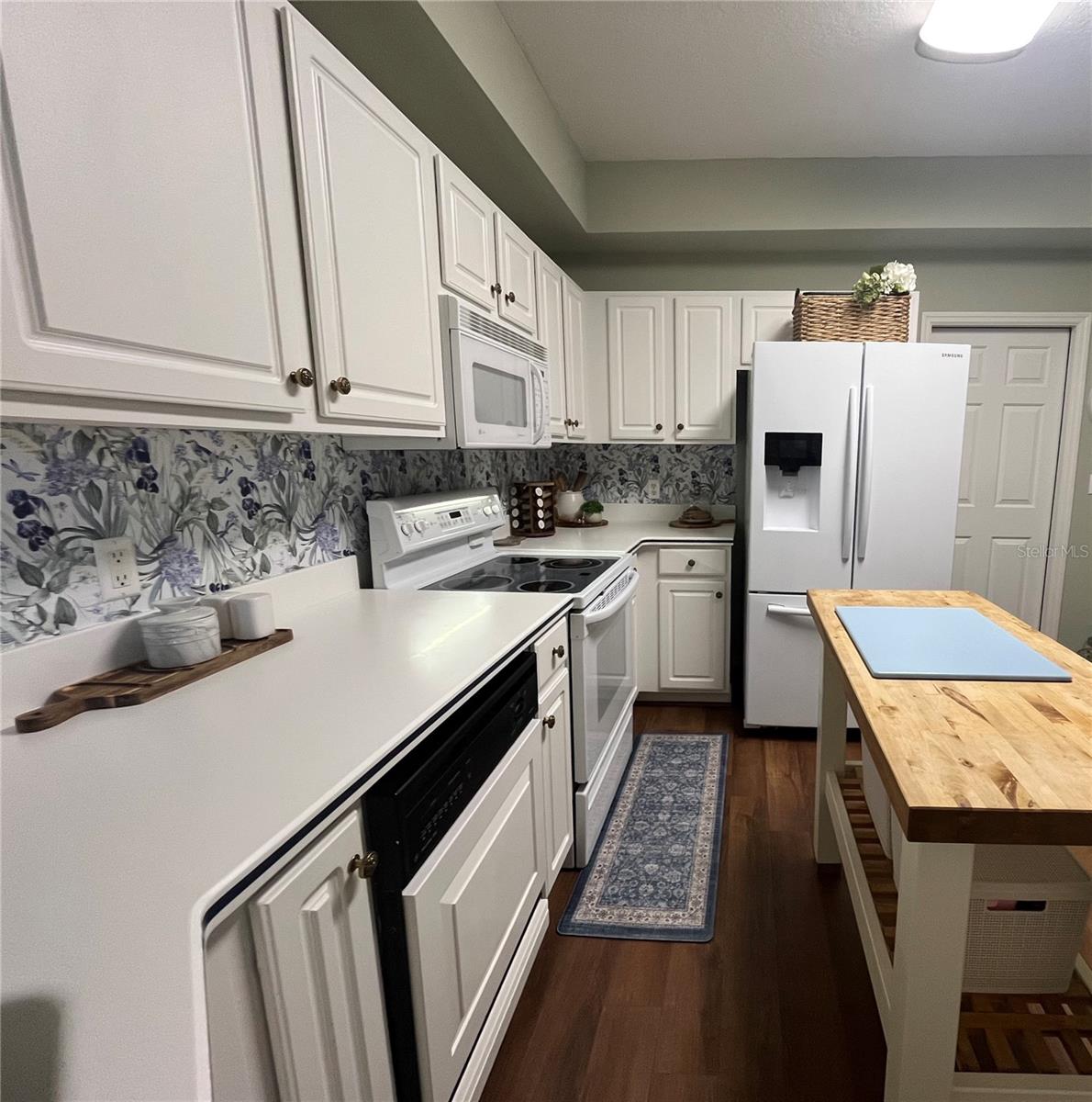 GALLERY/RIDGEWOOD LAKES - Residential