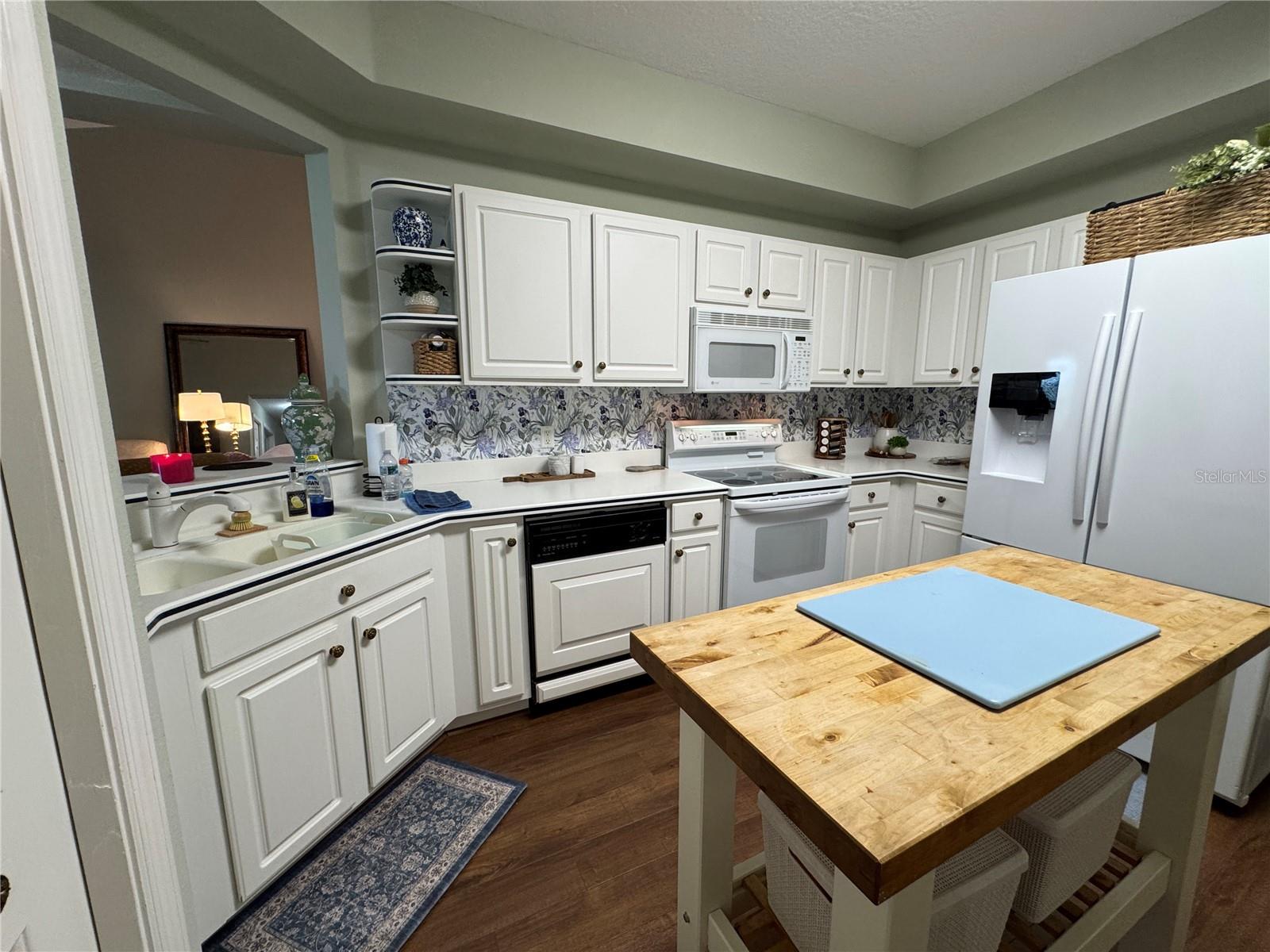 GALLERY/RIDGEWOOD LAKES - Residential