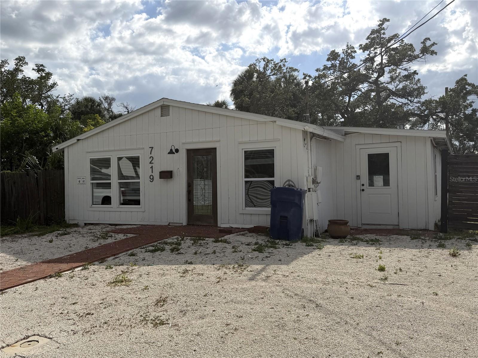 Amazing opportunity to own a commercial property in Port Tampa. Freestanding building with abundant land offers endless possibilities for use or redevelopment.