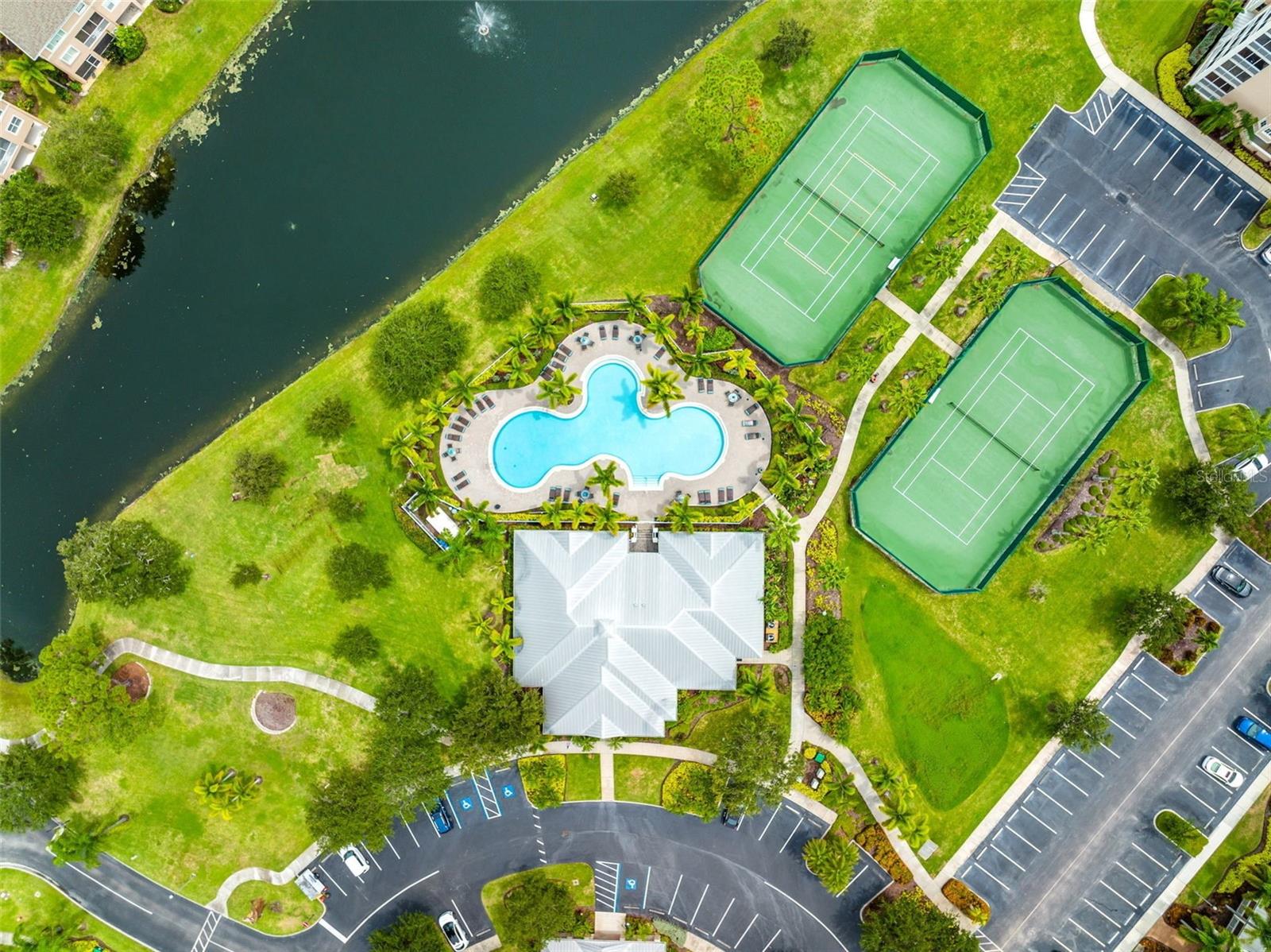 SEMINOLE ISLE TWNHMS - Residential