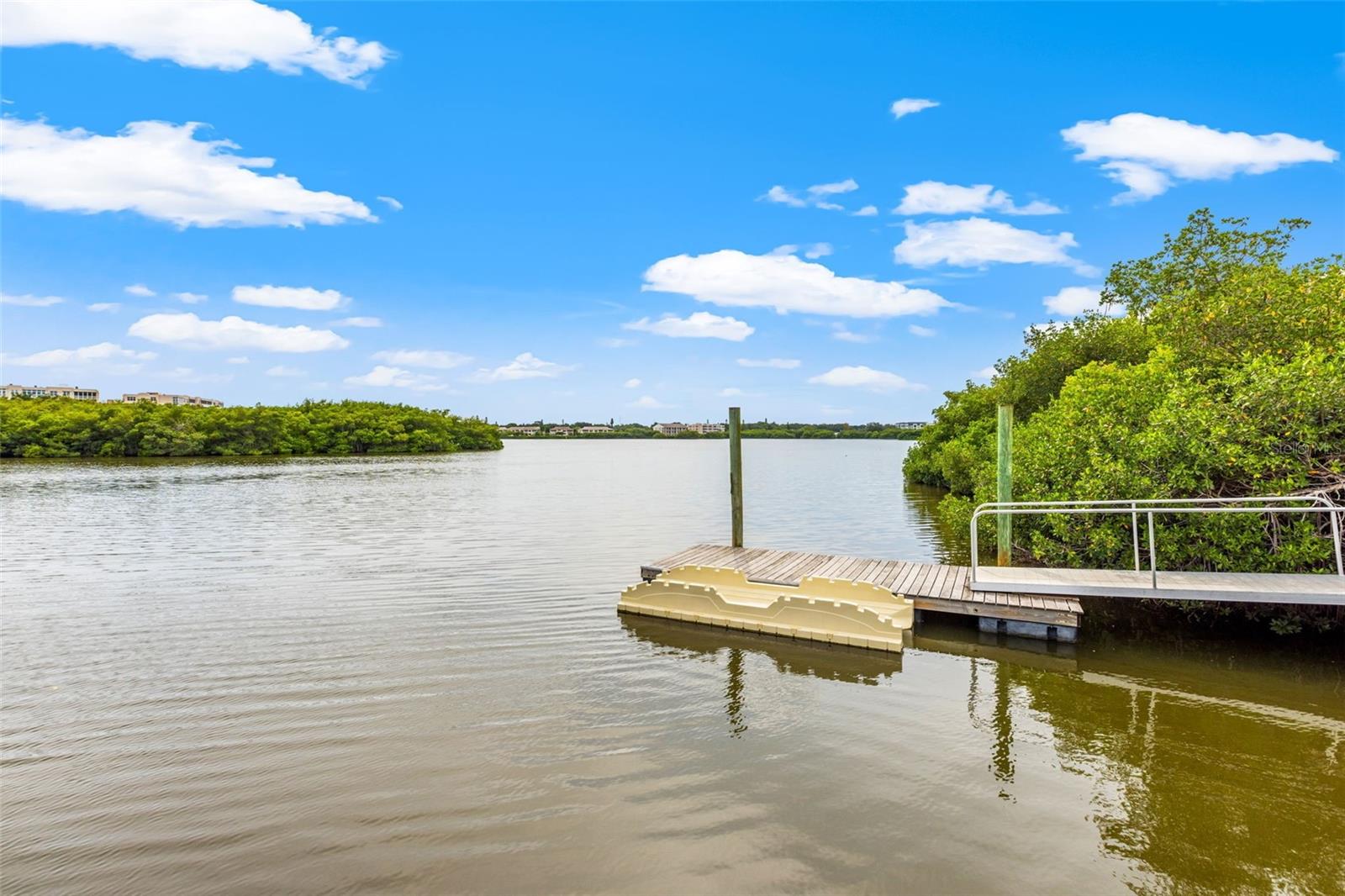 SEMINOLE ISLE TWNHMS - Residential