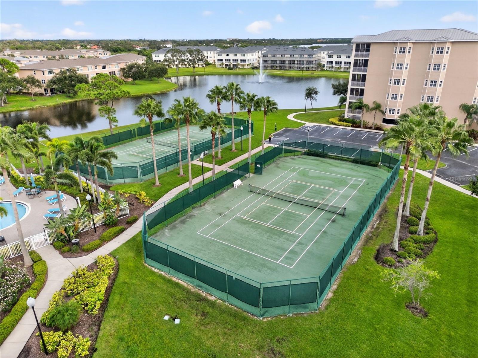 SEMINOLE ISLE TWNHMS - Residential