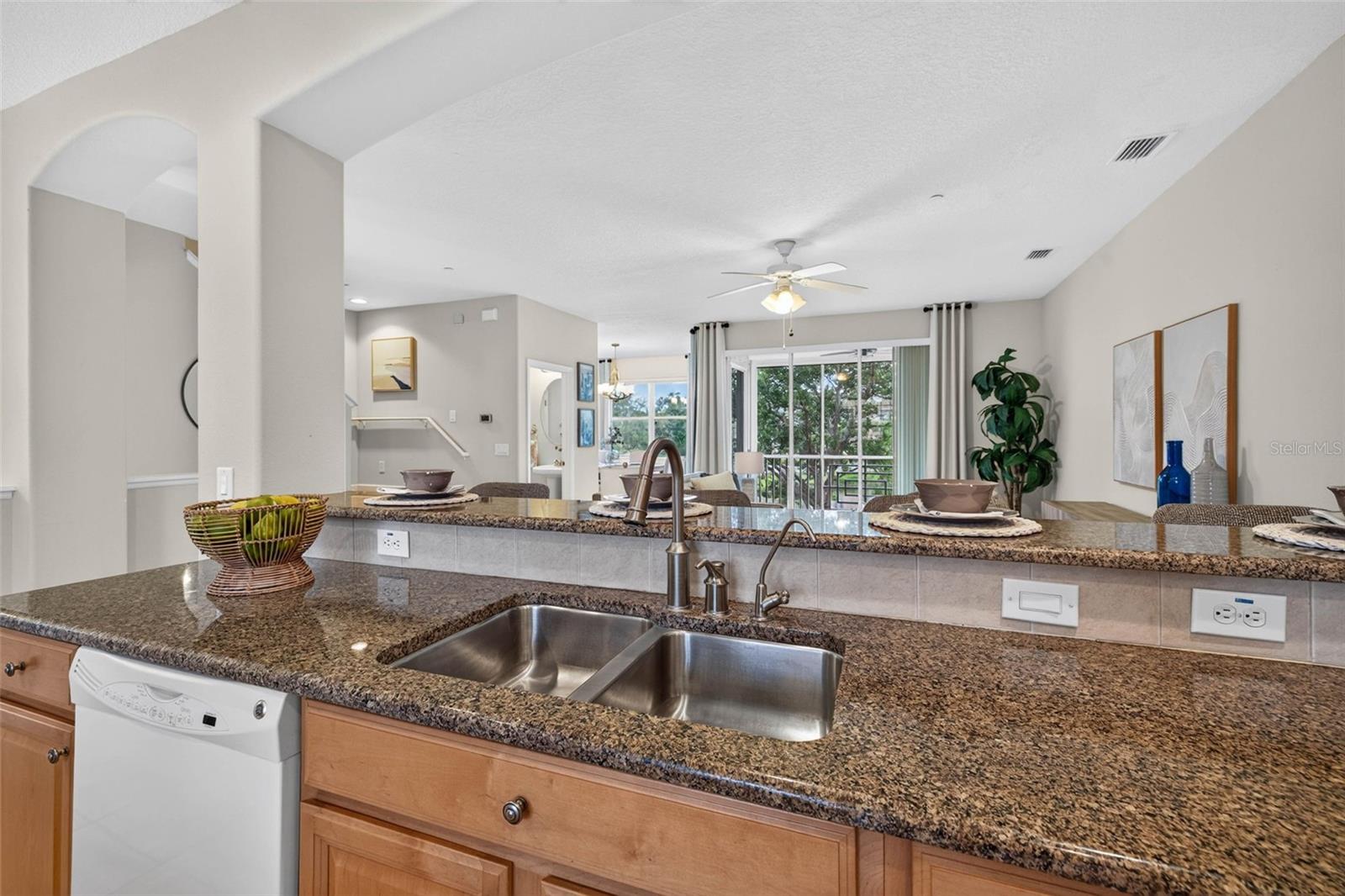 SEMINOLE ISLE TWNHMS - Residential