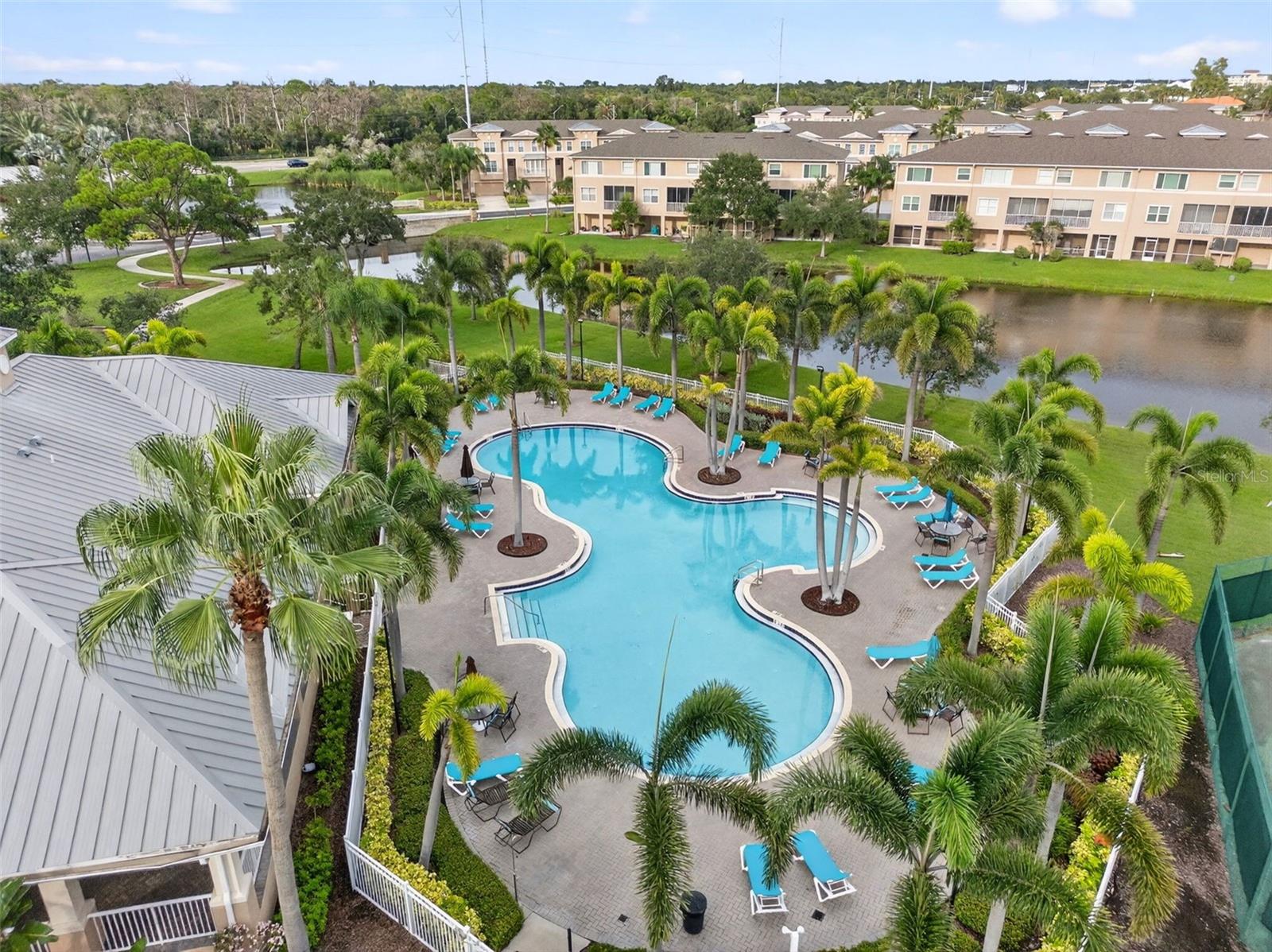 SEMINOLE ISLE TWNHMS - Residential