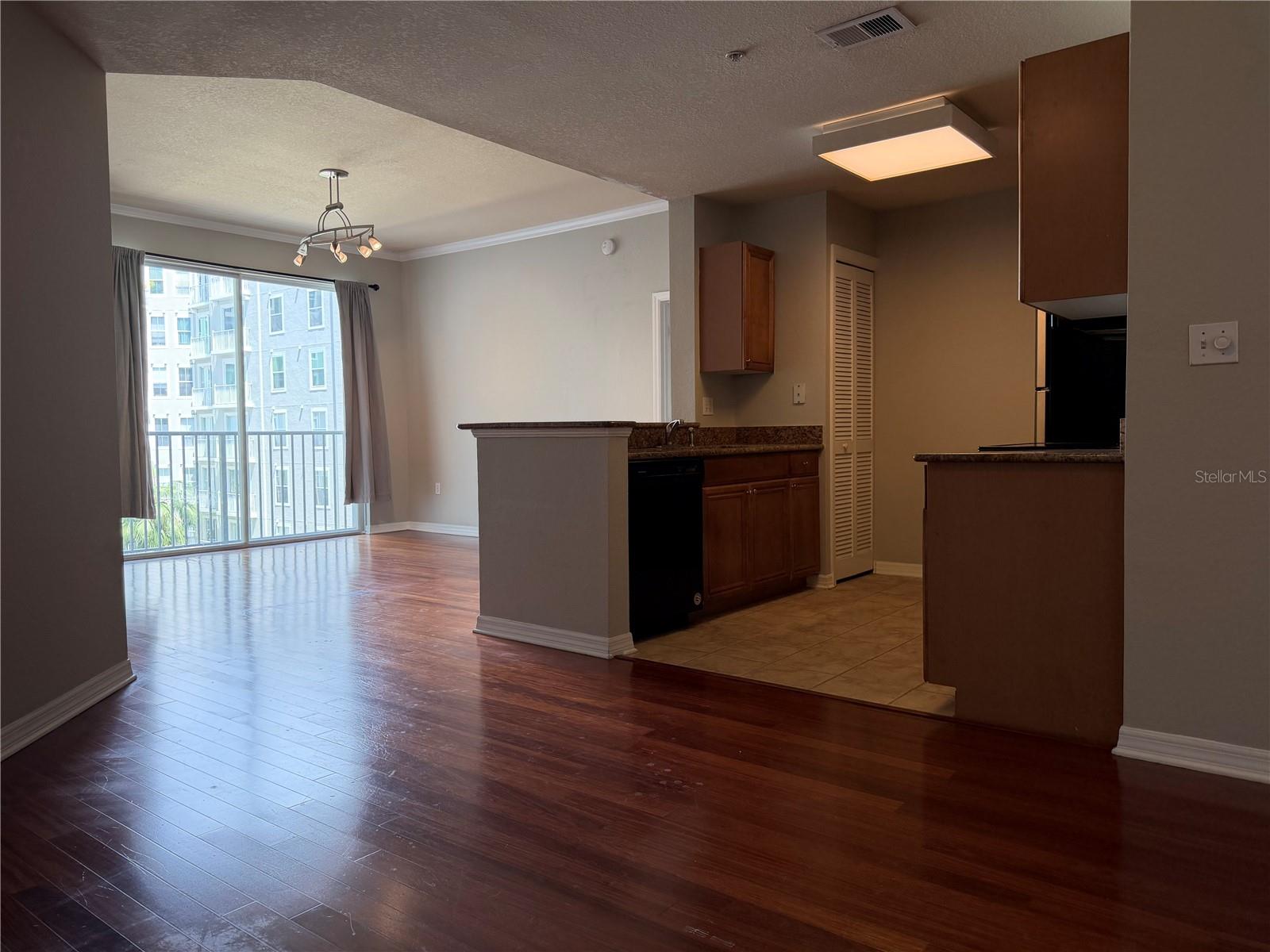 PARKCREST HARBOUR ISLAND CONDO - Residential