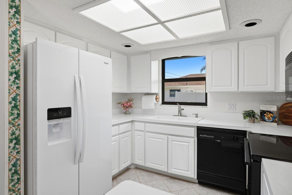 HOURGLASS LAKE ESTATES - Residential