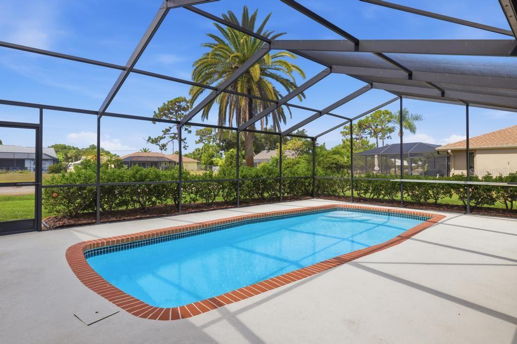 HOURGLASS LAKE ESTATES - Residential