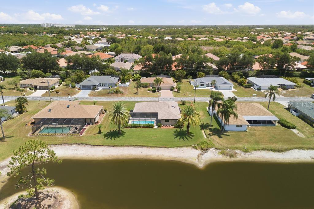 HOURGLASS LAKE ESTATES - Residential