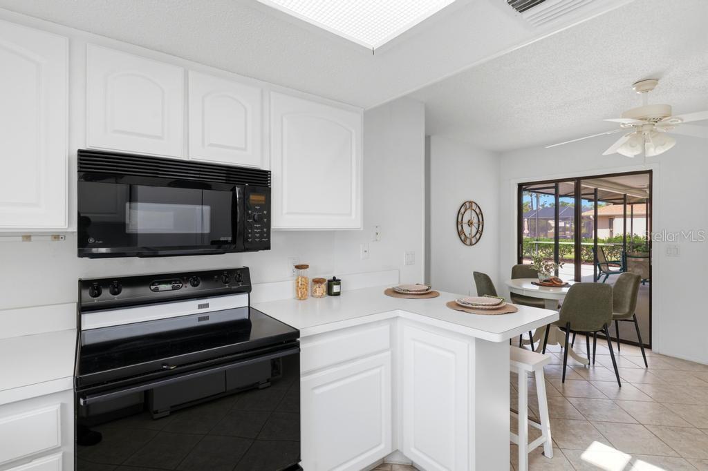 HOURGLASS LAKE ESTATES - Residential