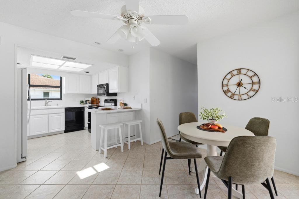 HOURGLASS LAKE ESTATES - Residential