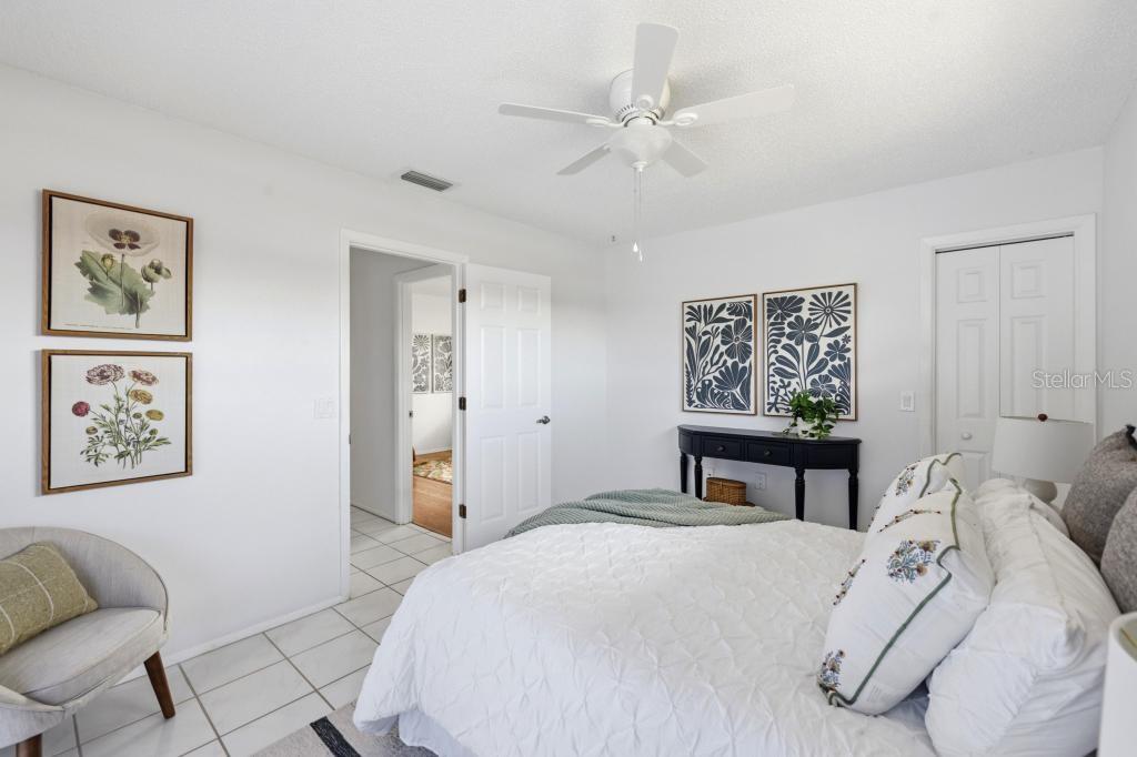 HOURGLASS LAKE ESTATES - Residential