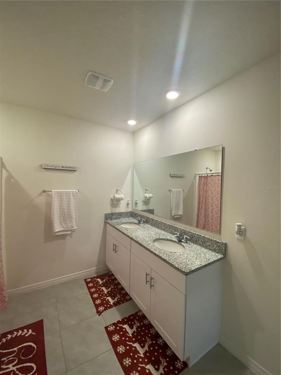 VICTORIA OAKS - Residential Lease