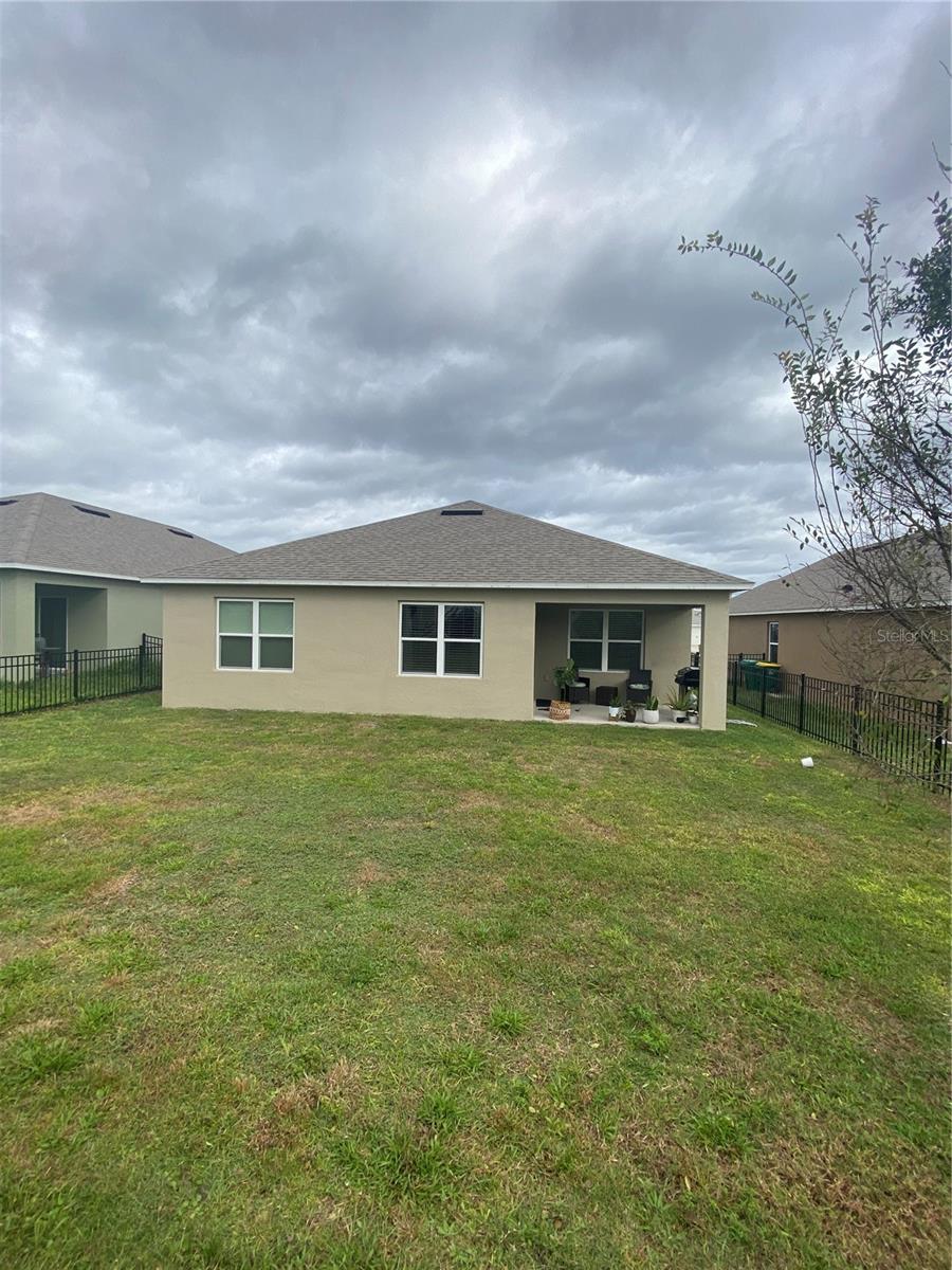 VICTORIA OAKS - Residential Lease