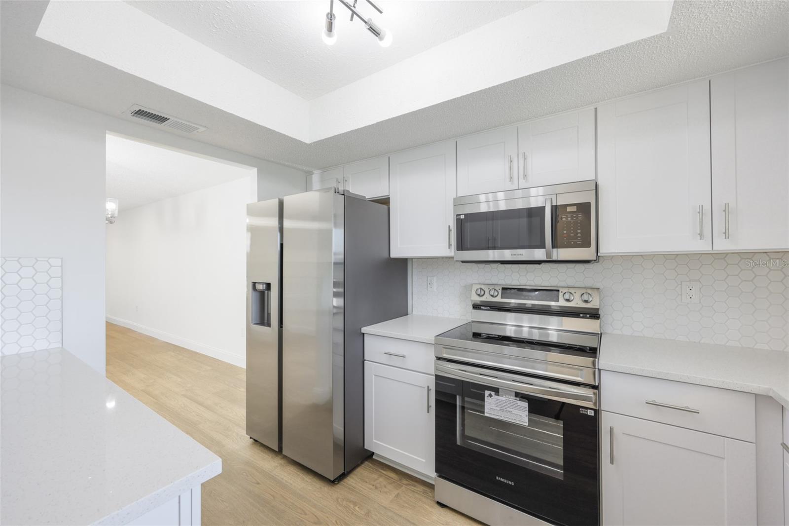 BAYSHORE ON THE LAKE APTS II SEC 3 - Residential
