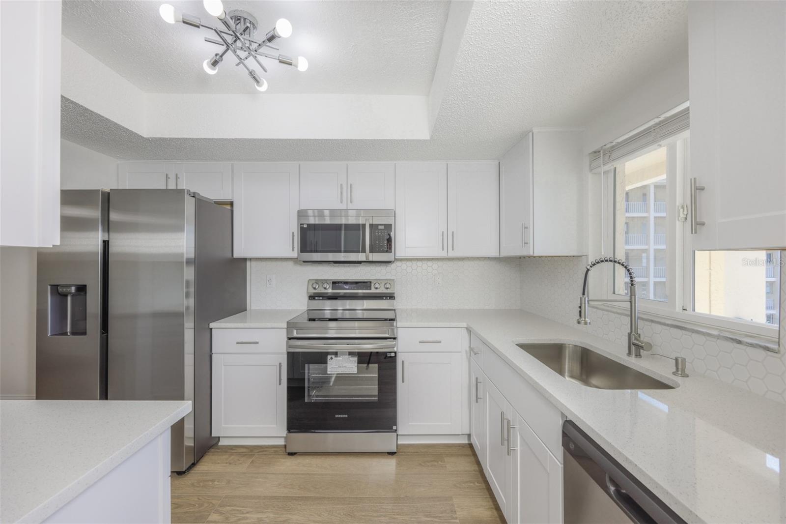 BAYSHORE ON THE LAKE APTS II SEC 3 - Residential