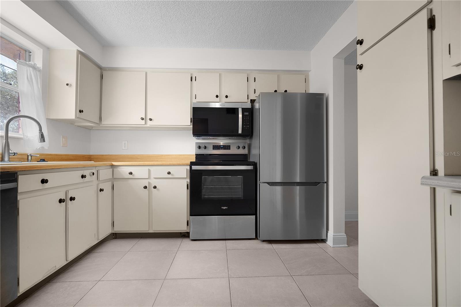 FOUR SEASONS CONDO - Residential