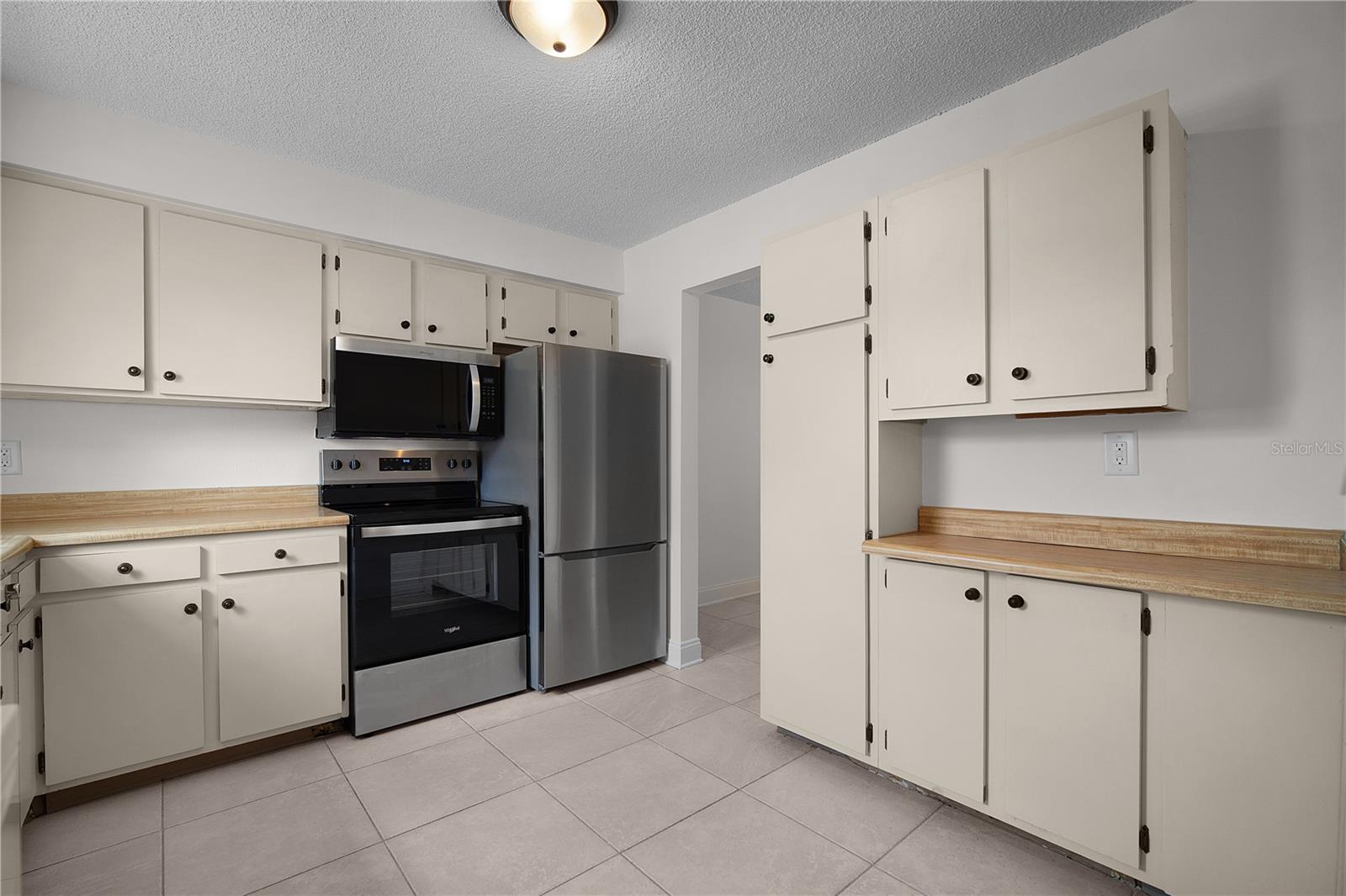 FOUR SEASONS CONDO - Residential
