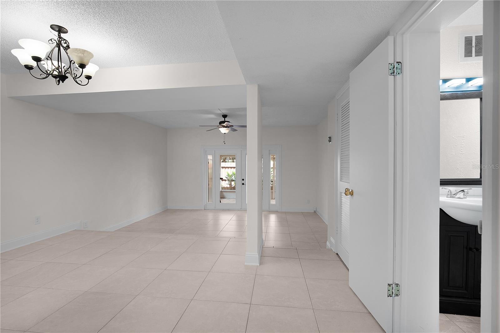 FOUR SEASONS CONDO - Residential