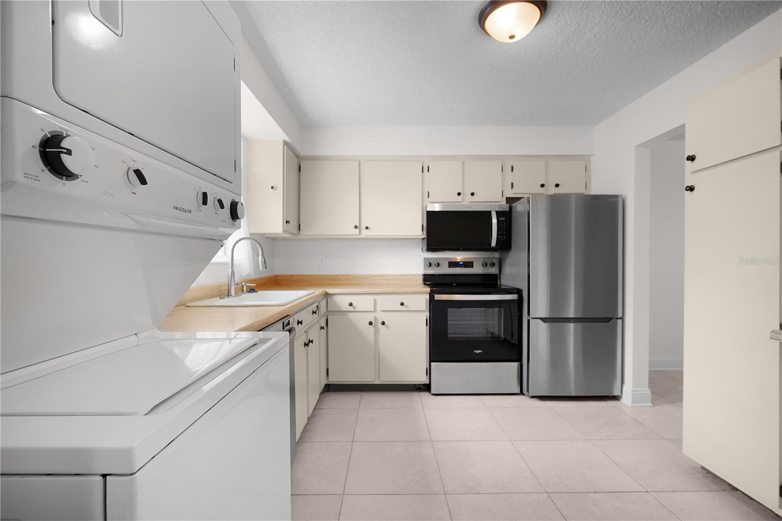 FOUR SEASONS CONDO - Residential