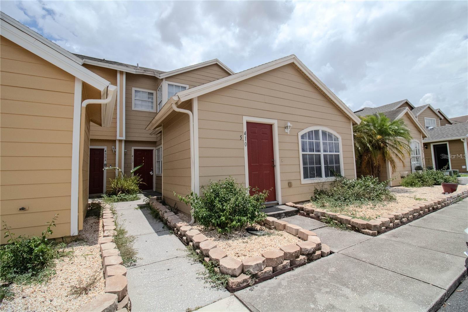 Charming 3-bedroom, 2-bathroom townhouse in the desirable Bimini Bay community. This well-maintained home features an open floor plan, a large primary suite with dual sinks, a garden tub, and a separate shower. Conveniently located near shopping, dining, major highways, and Central Florida attractions. The community offers a playground.