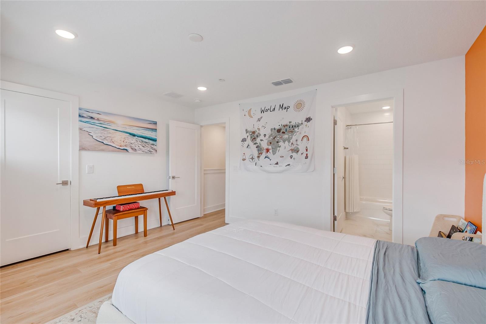 LAUREATE PARK NBRHD CENTER PH 3 - Residential