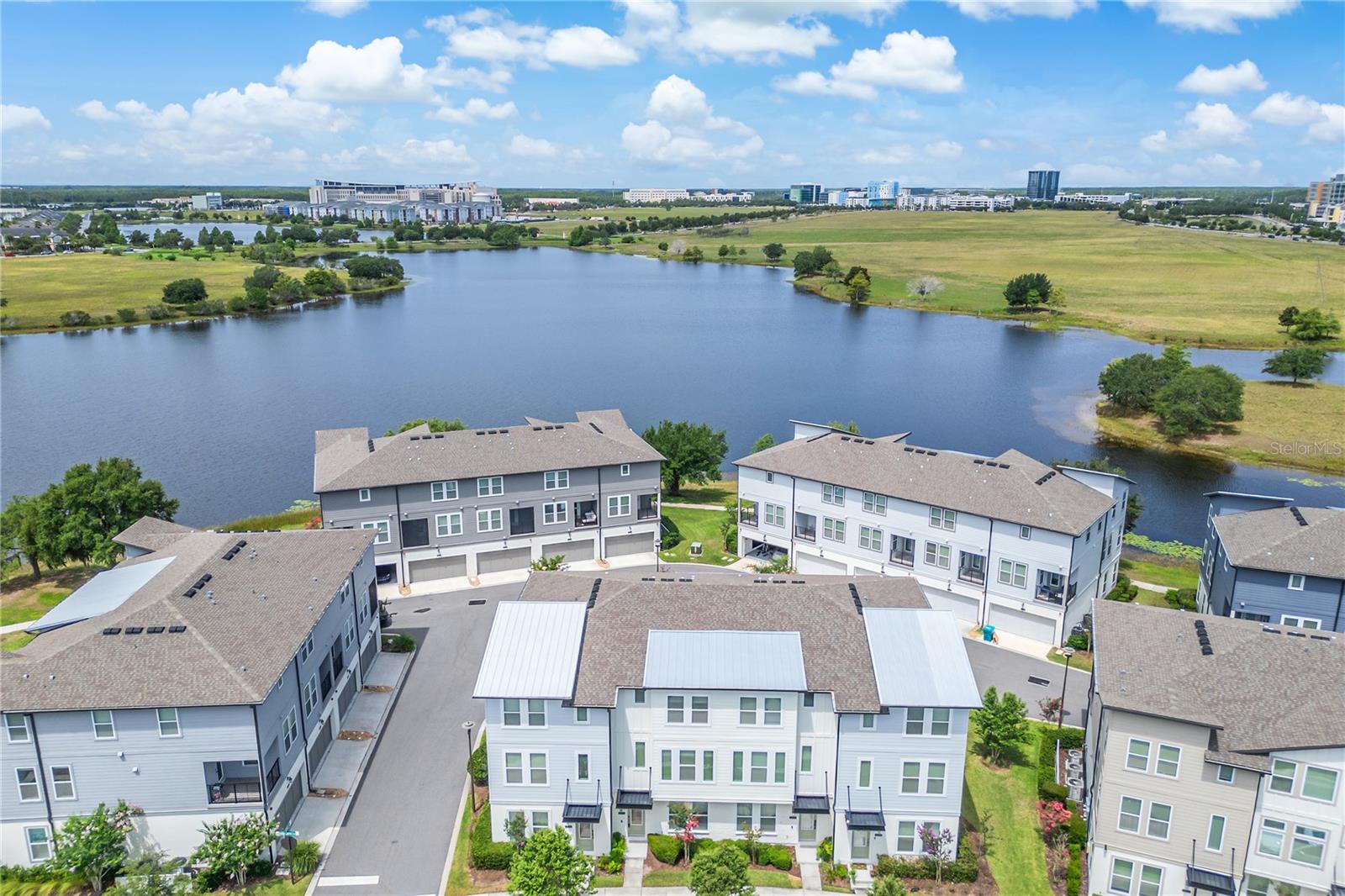 LAUREATE PARK NBRHD CENTER PH 3 - Residential